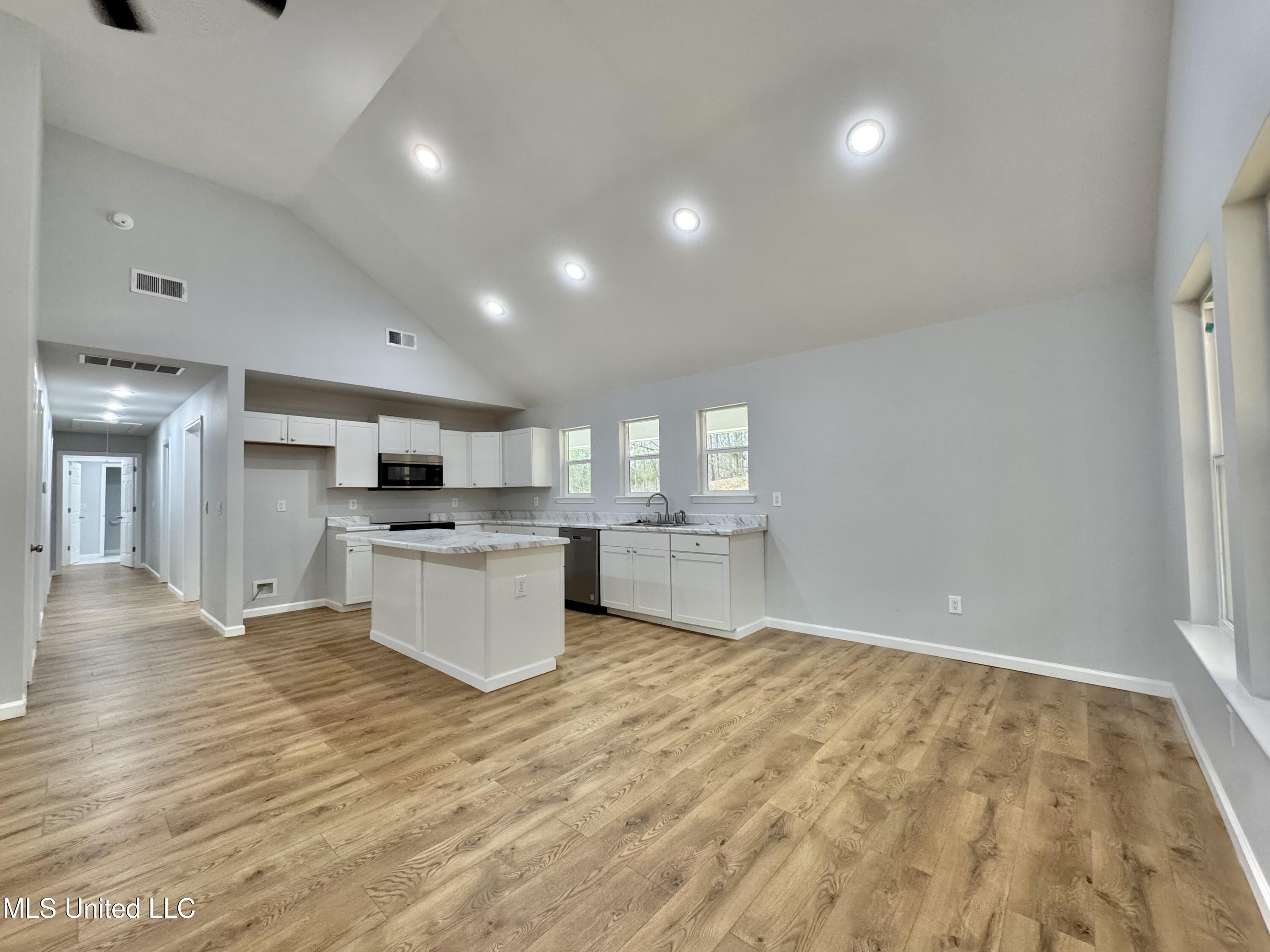68 River Bend Park Drive Property Photo 7