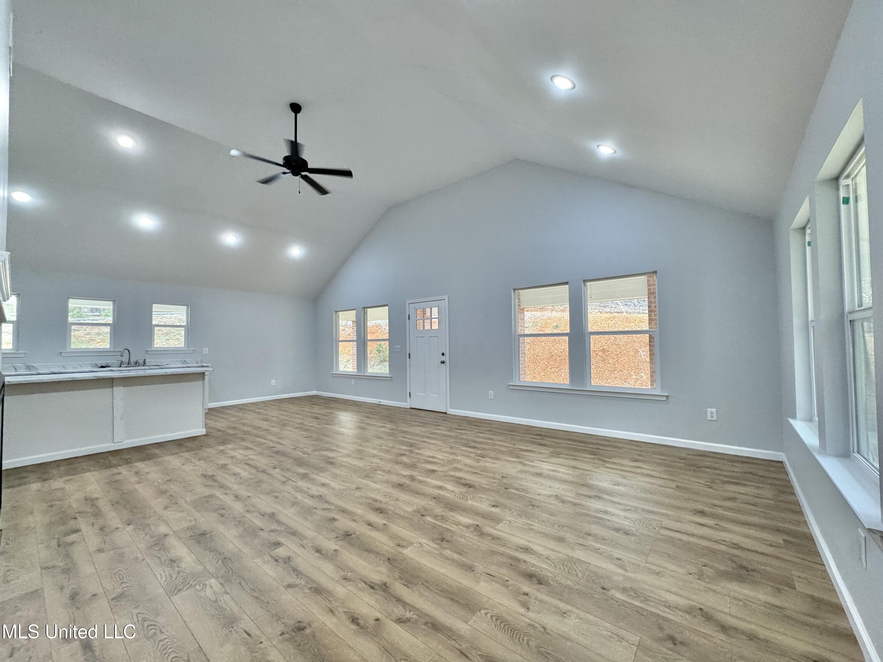 68 River Bend Park Drive Property Photo 8
