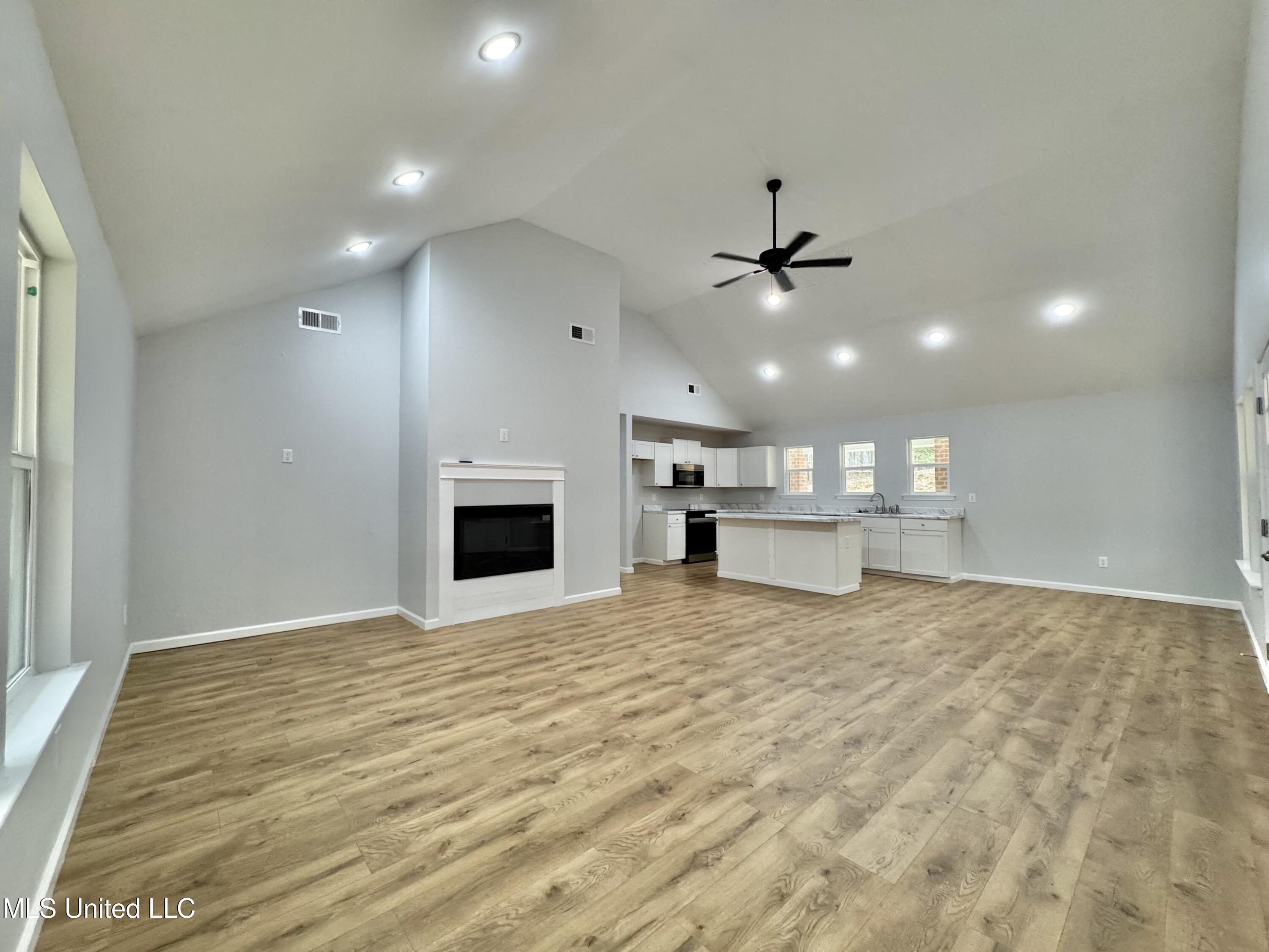 68 River Bend Park Drive Property Photo 9