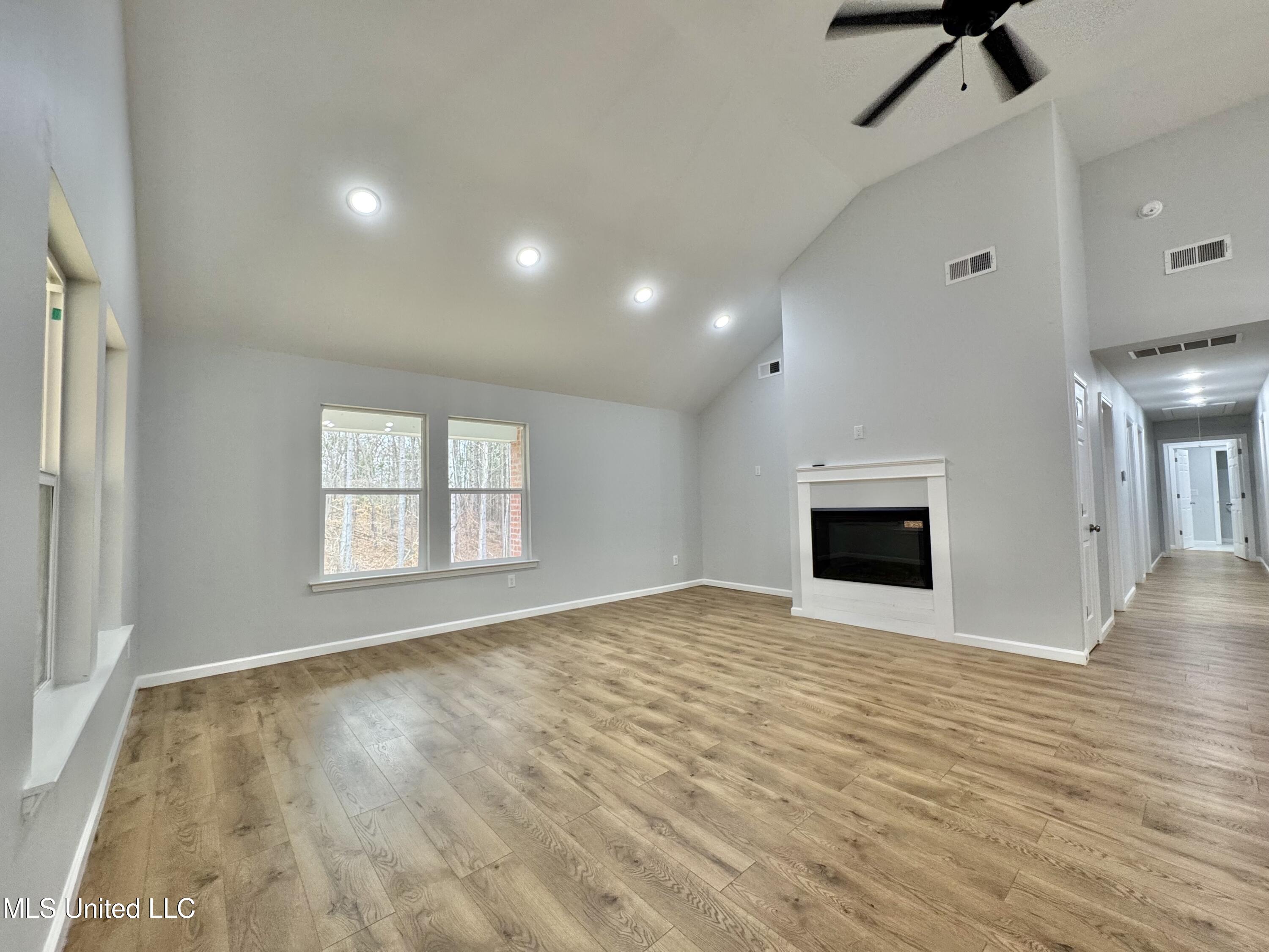 68 River Bend Park Drive Property Photo 10