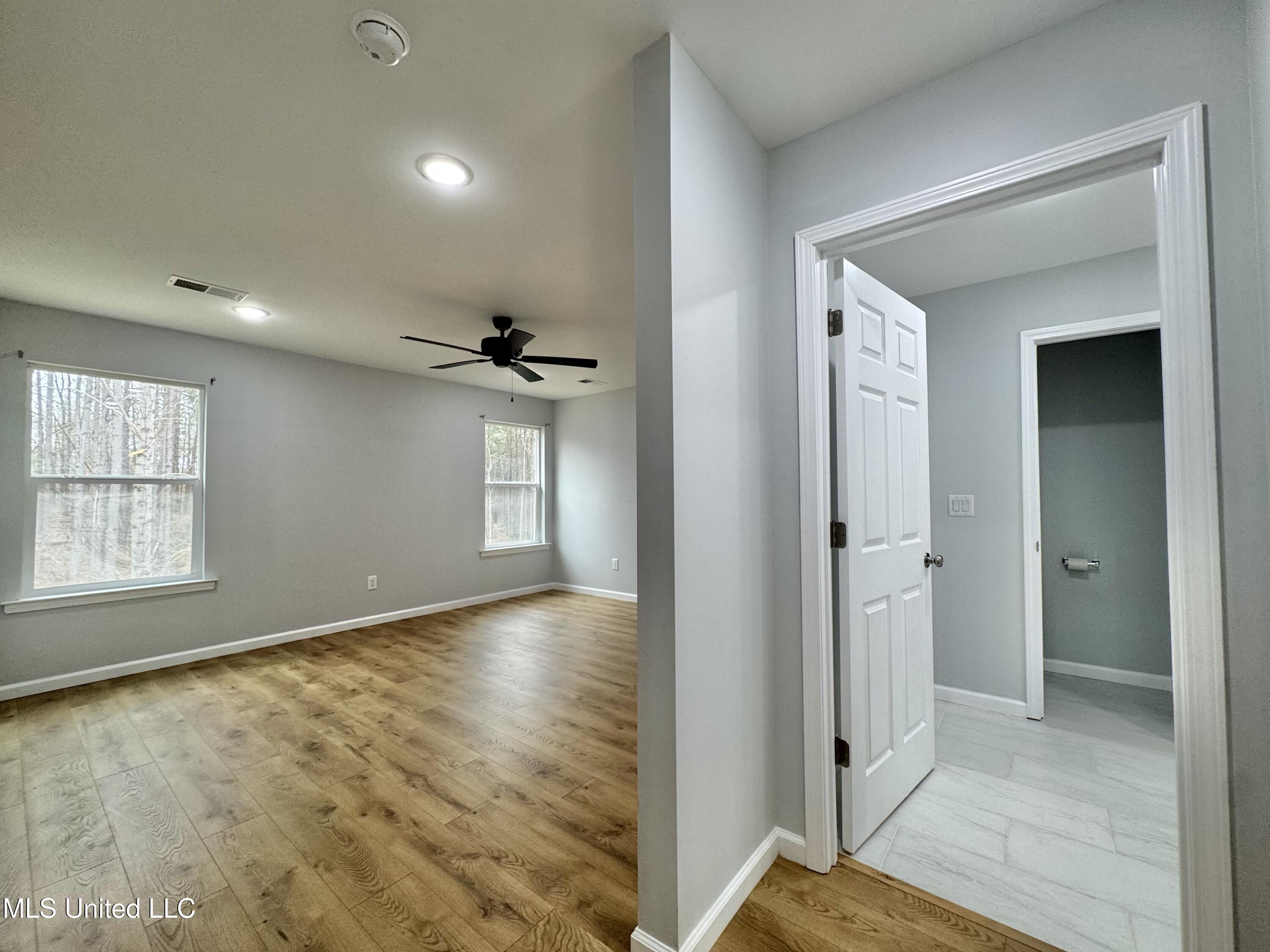 68 River Bend Park Drive Property Photo 11