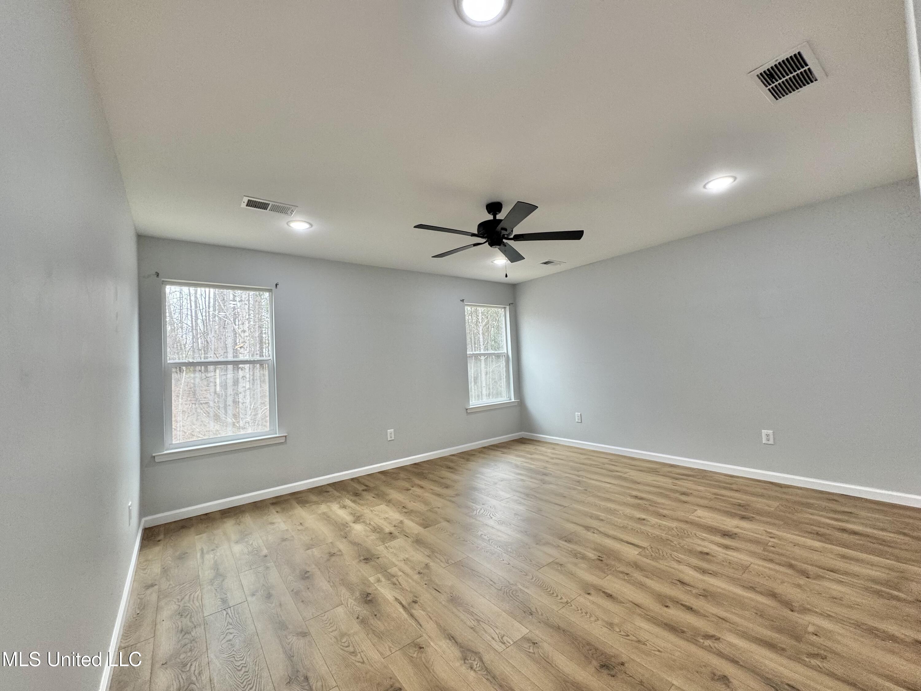 68 River Bend Park Drive Property Photo 12