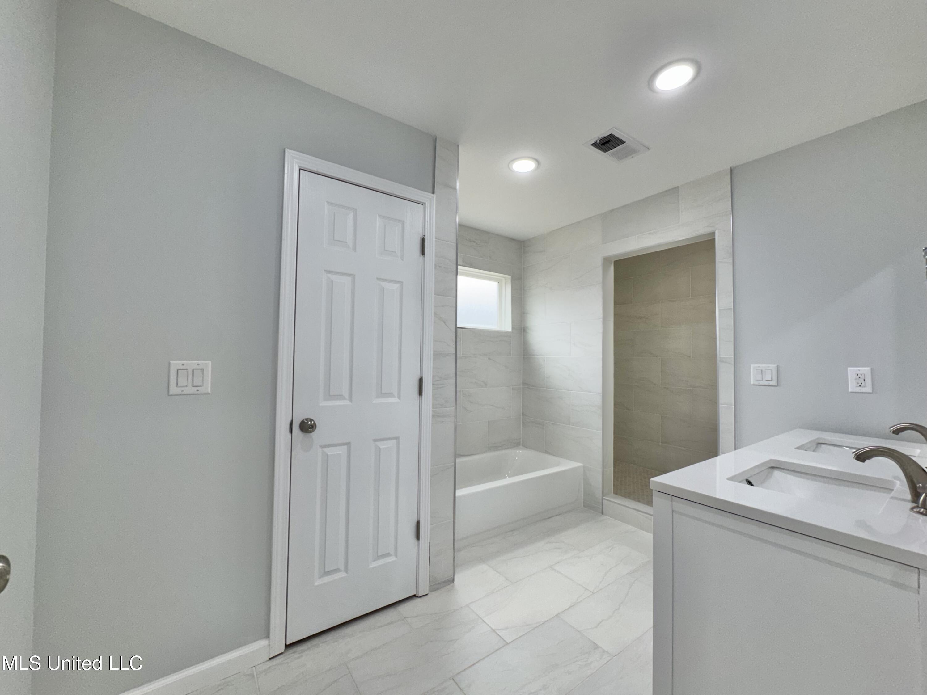 68 River Bend Park Drive Property Photo 13