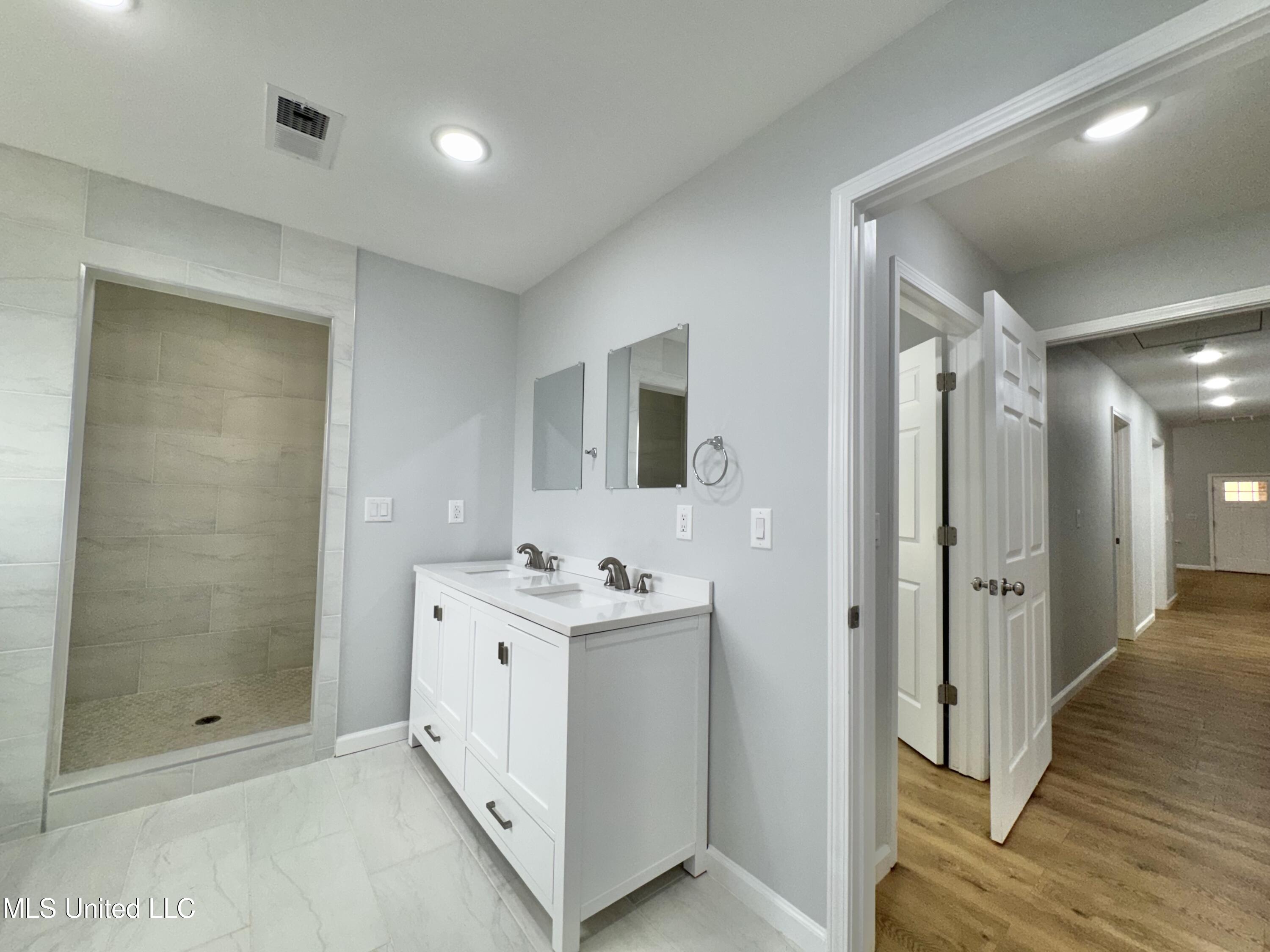 68 River Bend Park Drive Property Photo 14