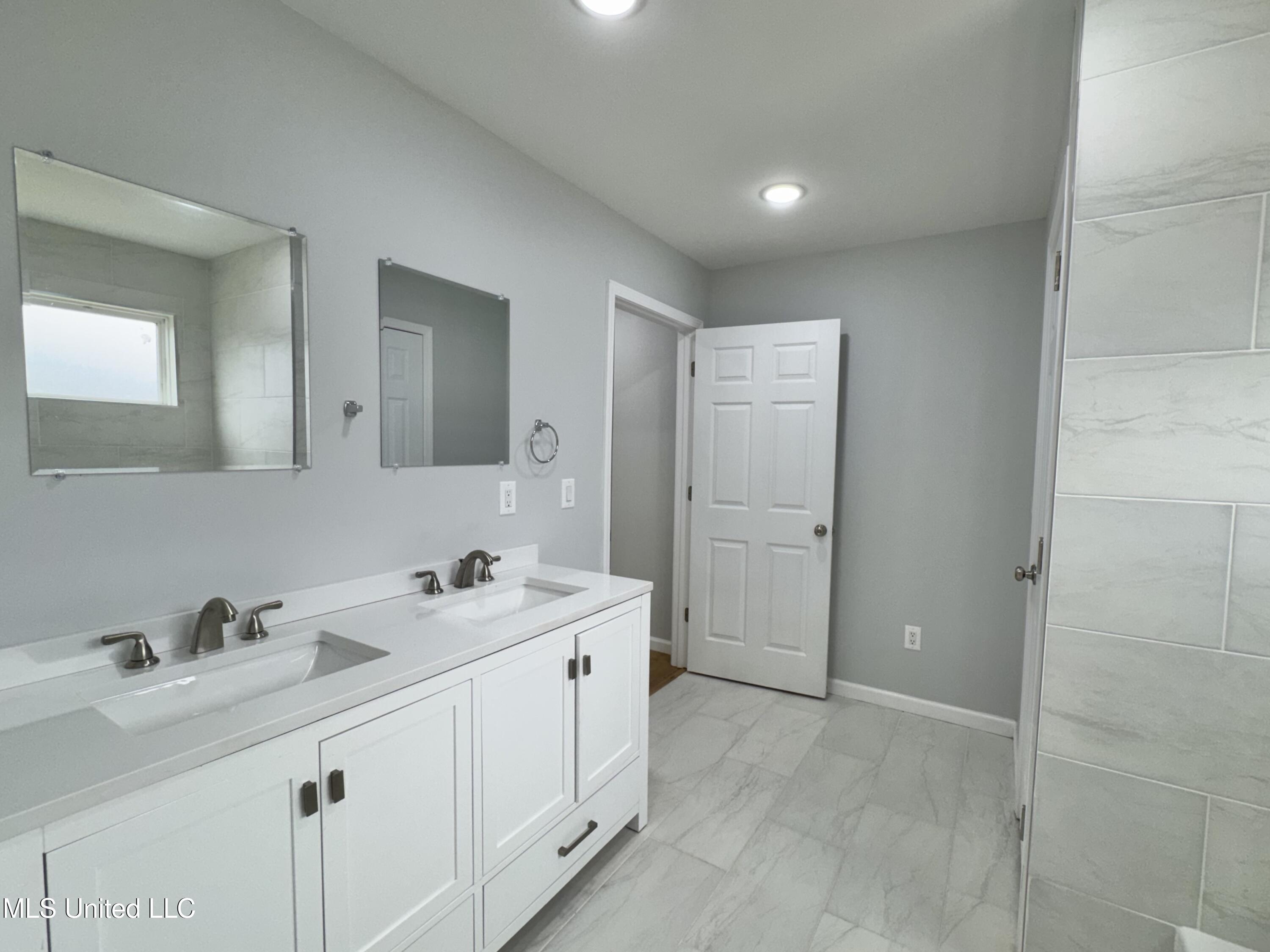 68 River Bend Park Drive Property Photo 16