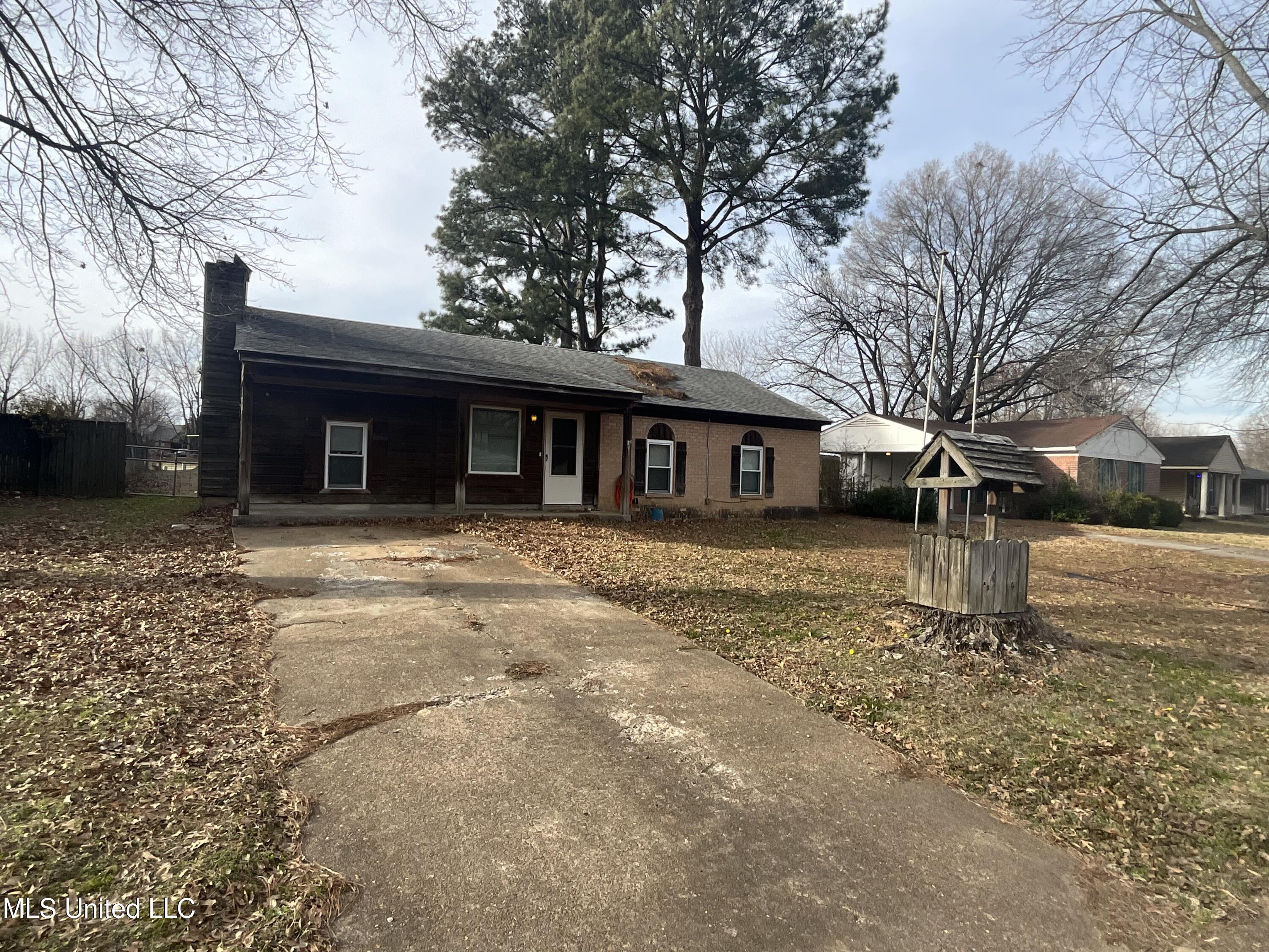 2880 Briarwood Drive Property Photo 2