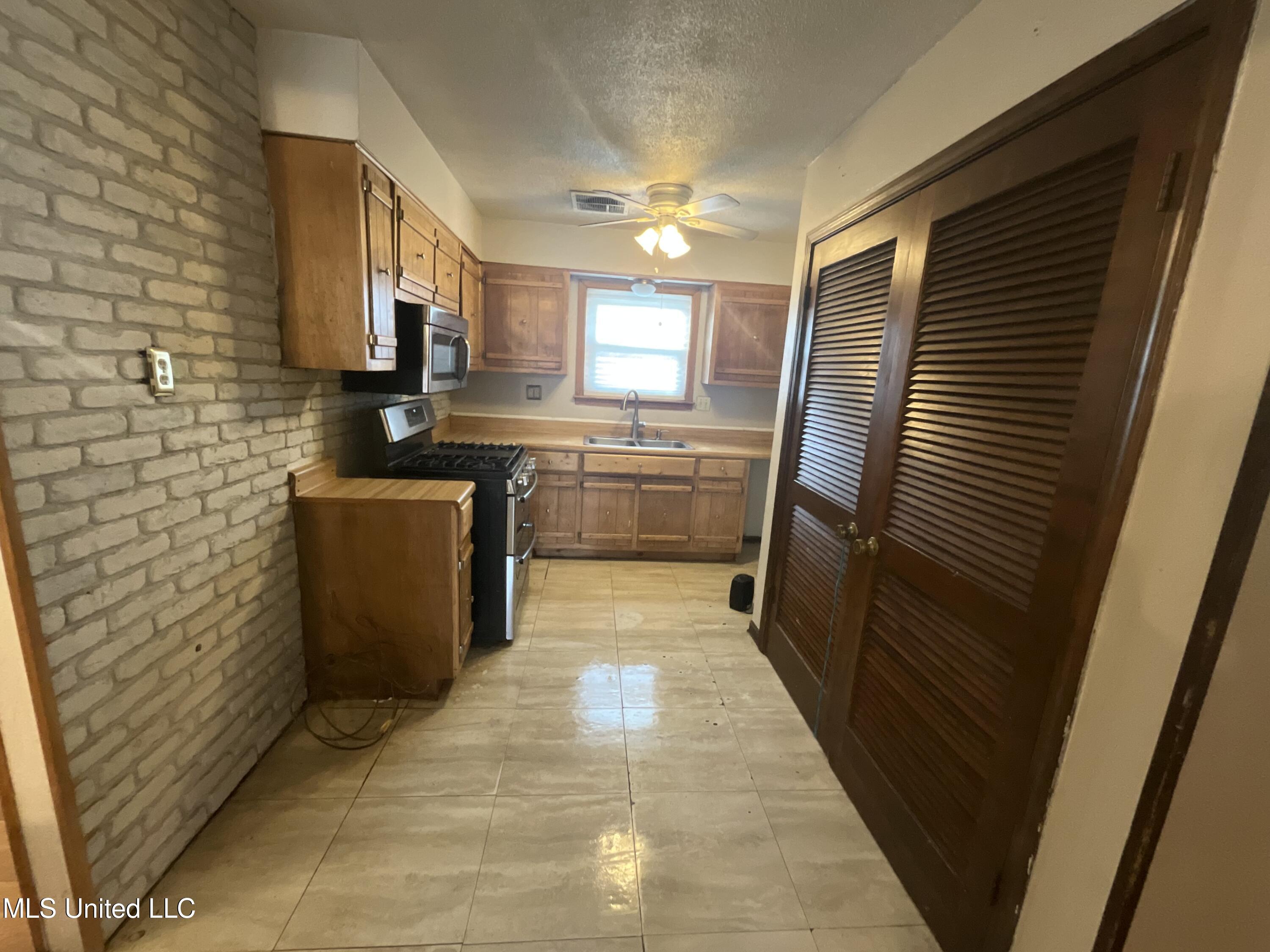 2880 Briarwood Drive Property Photo 4