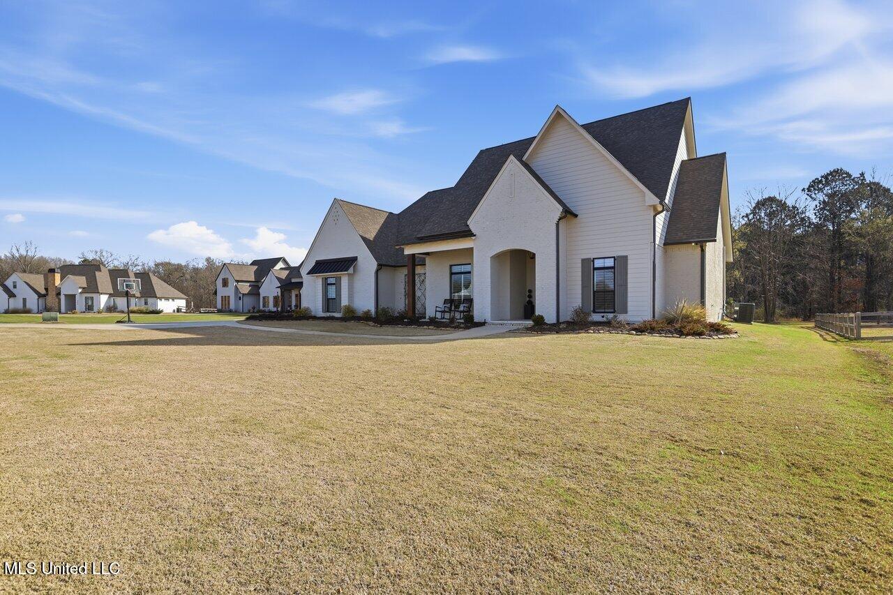 400 Calvary Crossing Property Photo 2