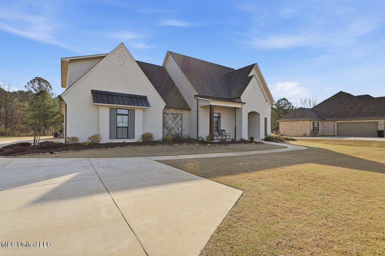 400 Calvary Crossing Property Photo 3