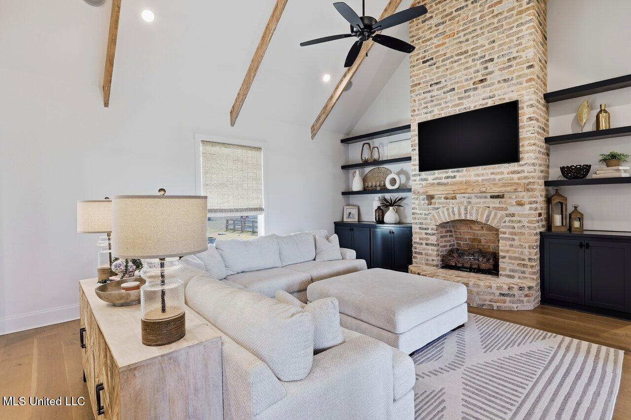 400 Calvary Crossing Property Photo 8