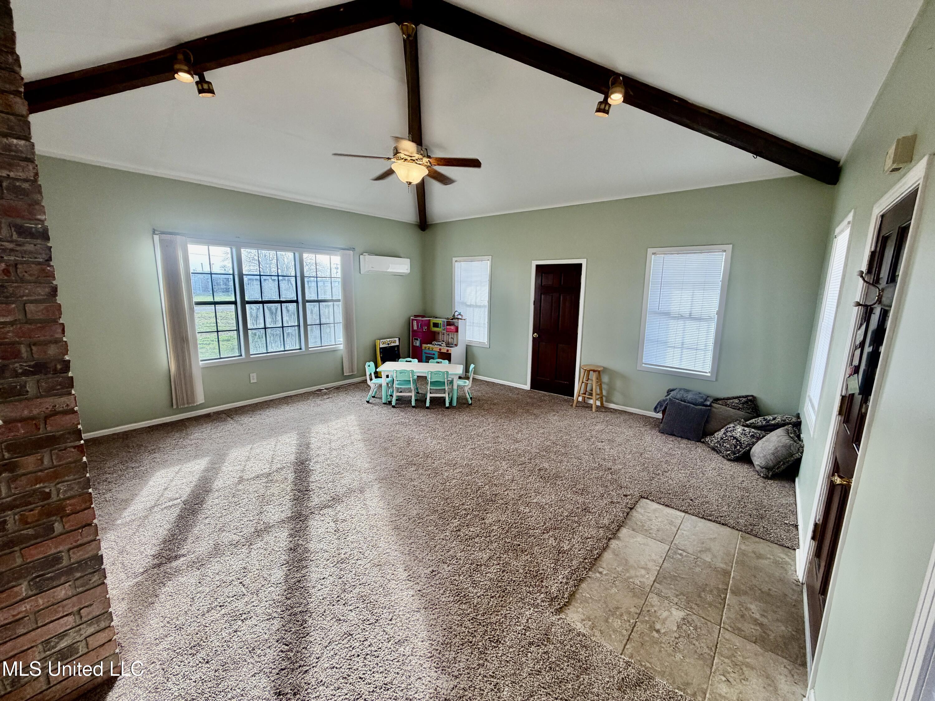 407 Juniper Lane Property Photo 12