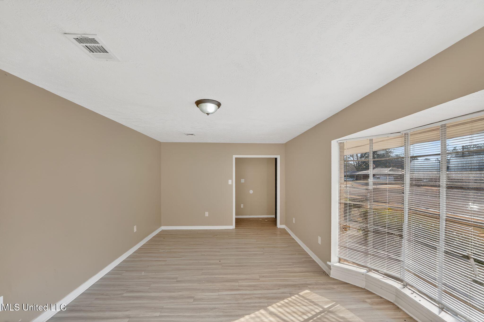 6607 Franklin D Roosevelt Drive Property Photo 4