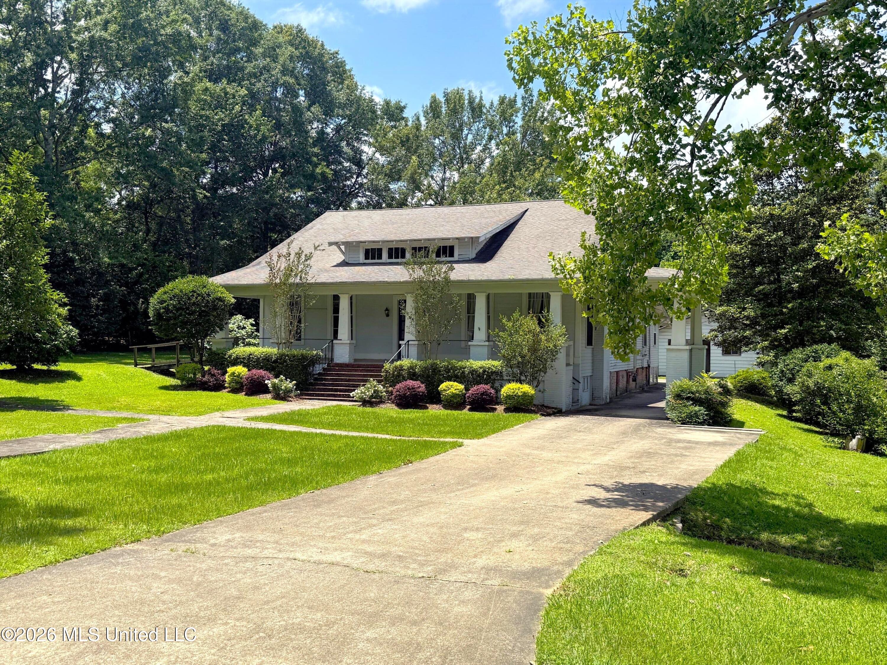 504 W Railroad Avenue Property Photo 3