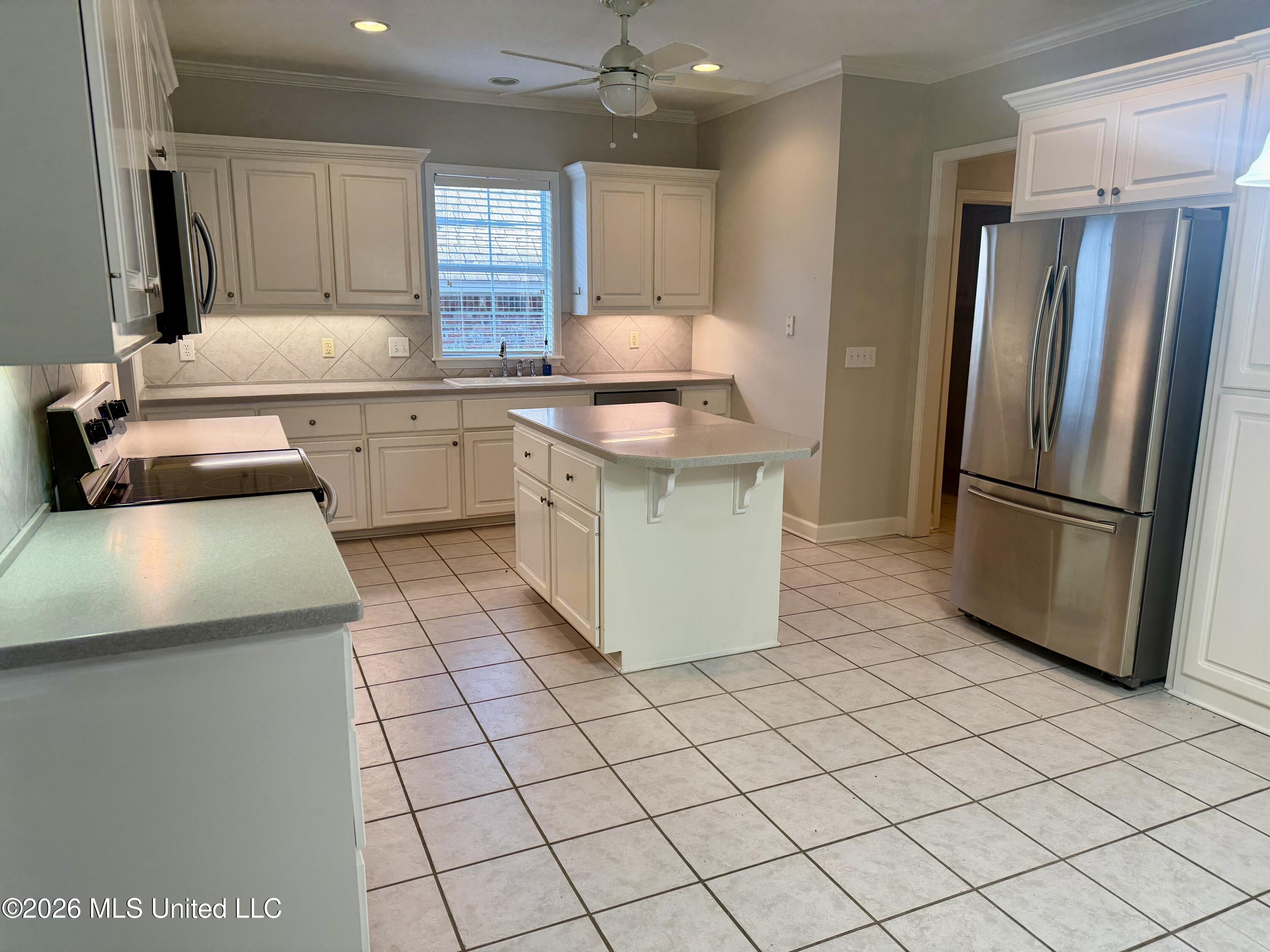 719 Esplanade Drive Property Photo 5
