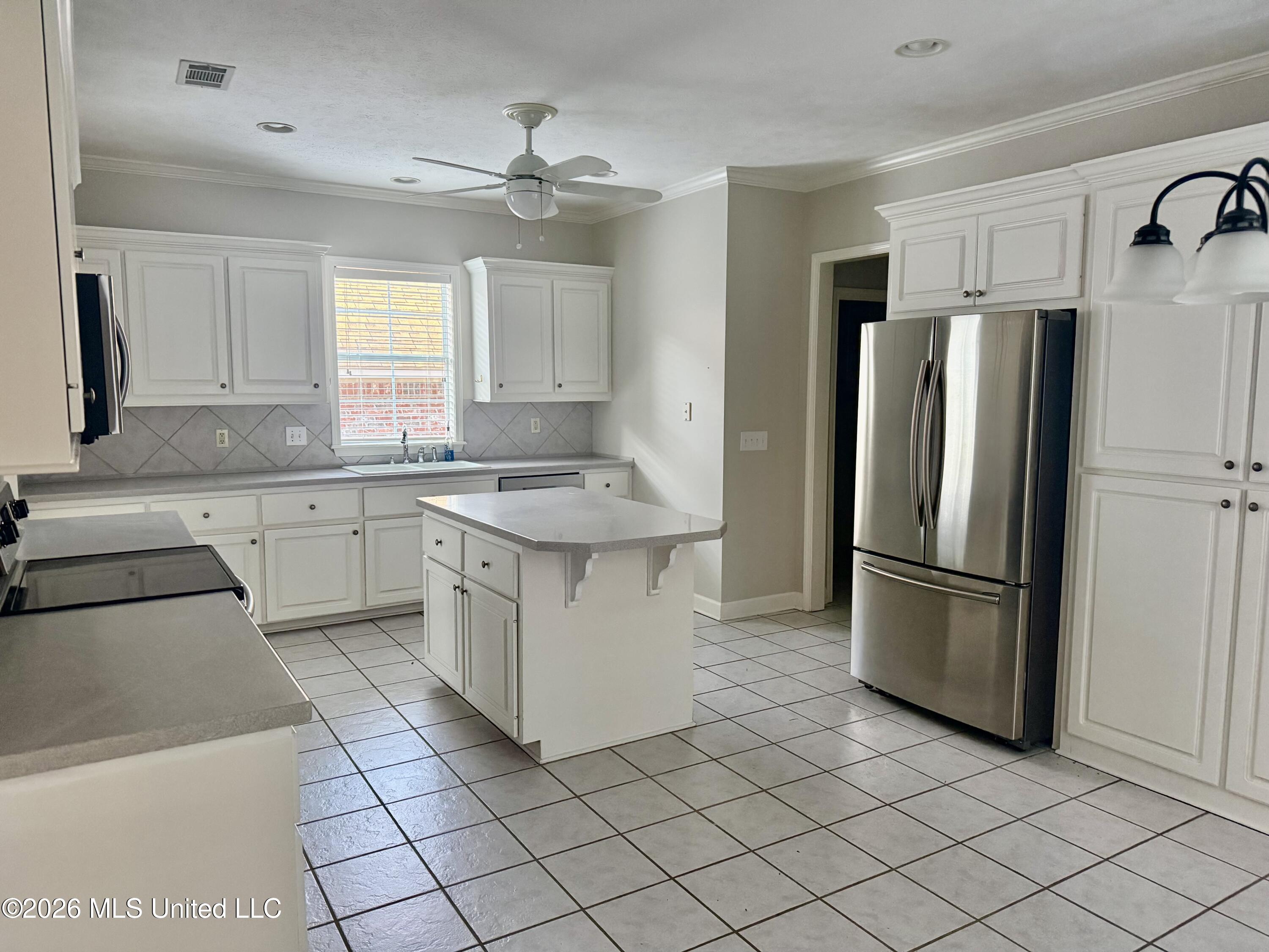 719 Esplanade Drive Property Photo 6