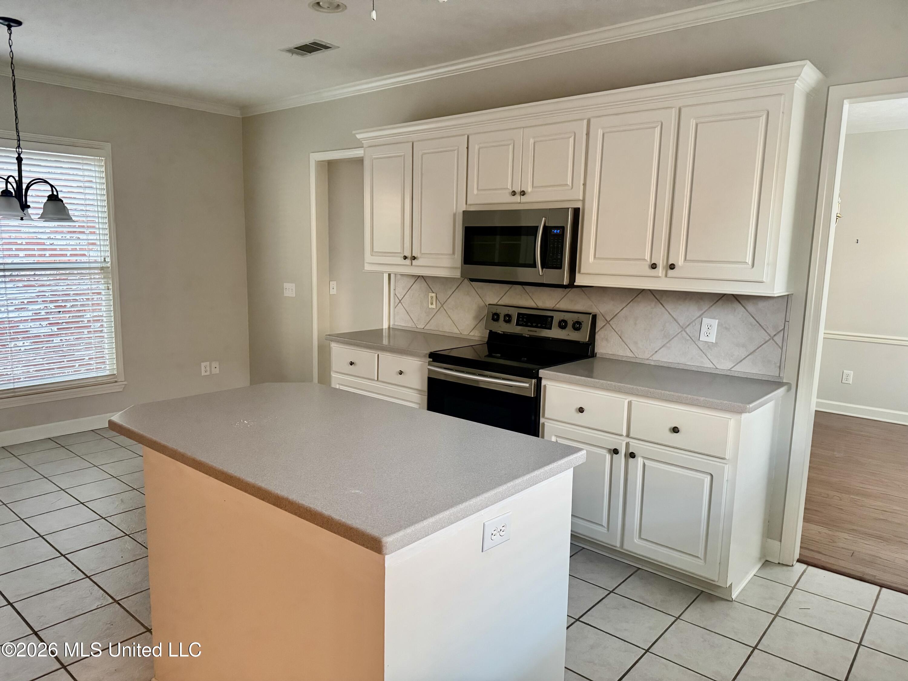 719 Esplanade Drive Property Photo 7
