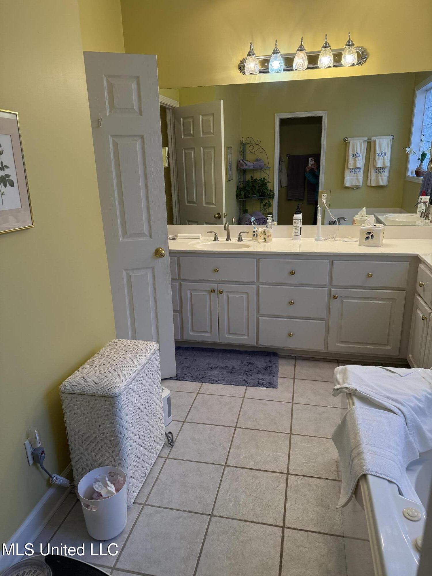 719 Esplanade Drive Property Photo 13