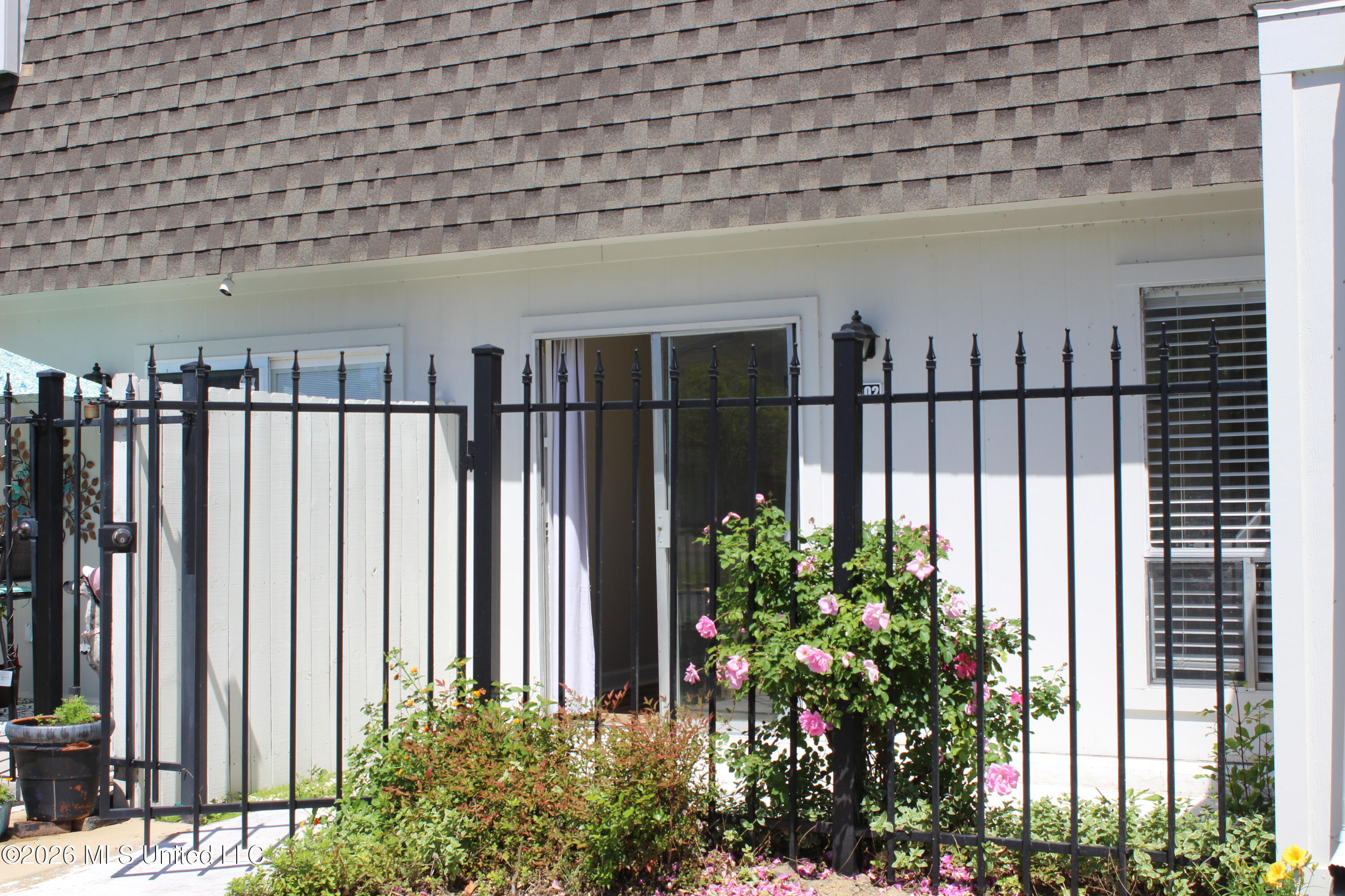 550 Post Road Property Photo 8