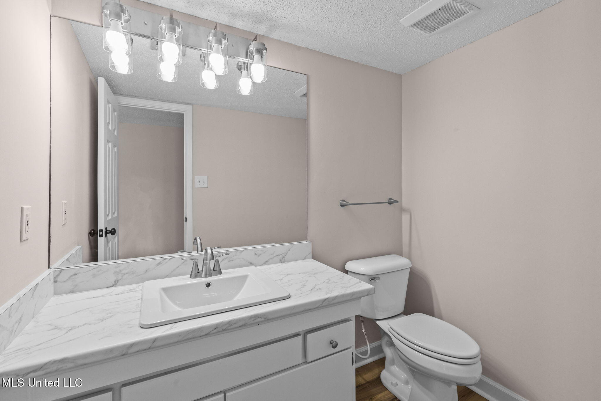 550 Post Road Property Photo 25