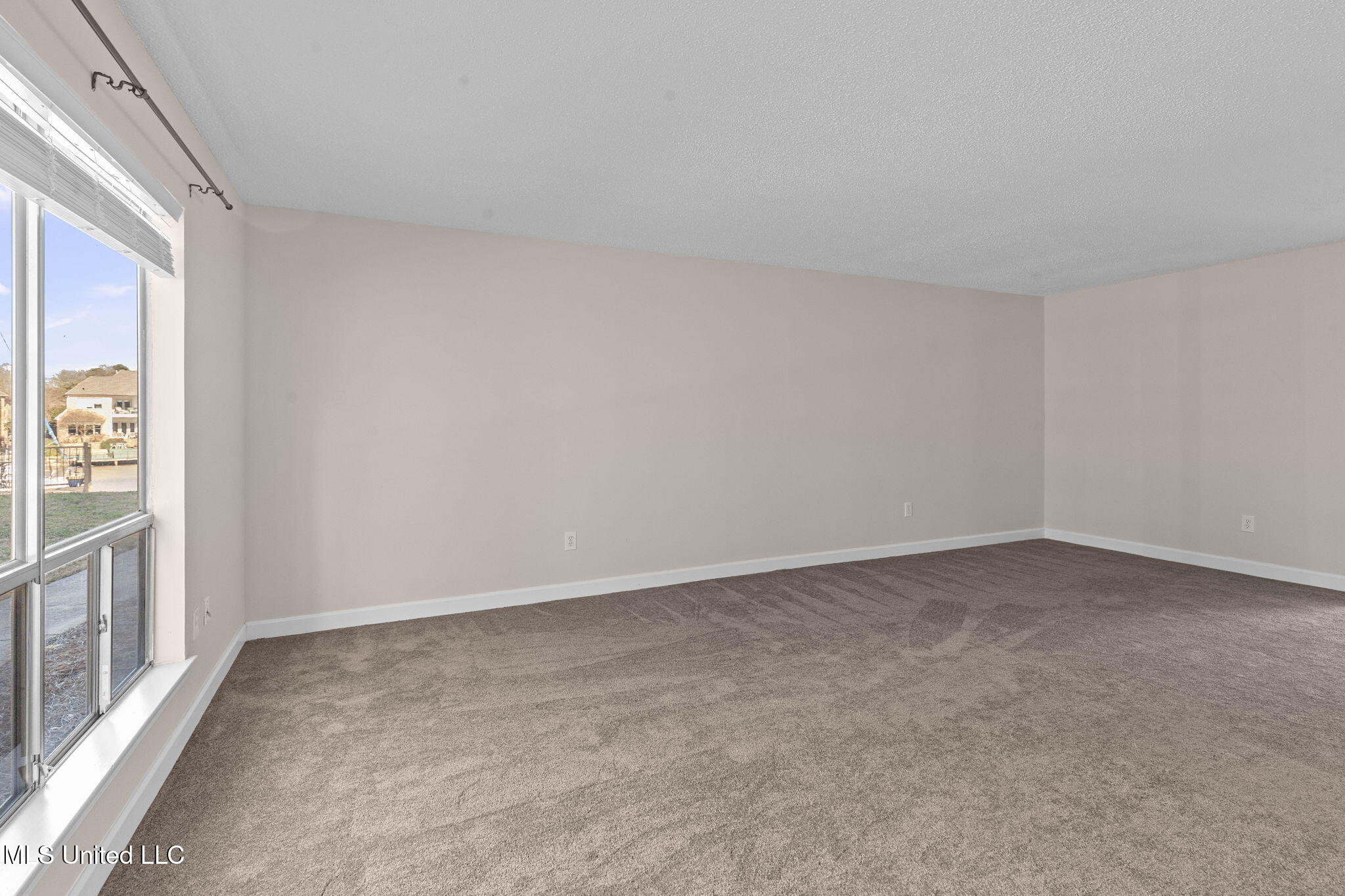 550 Post Road Property Photo 27