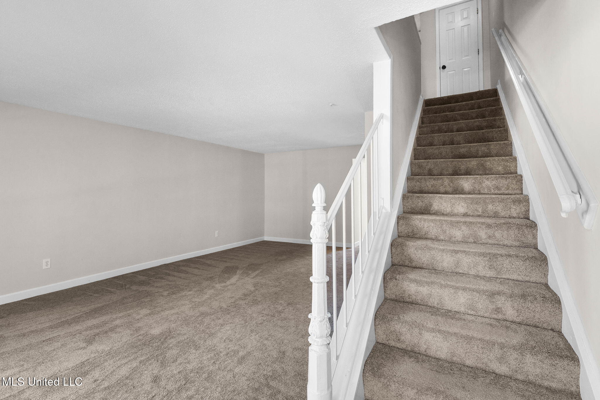 550 Post Road Property Photo 31