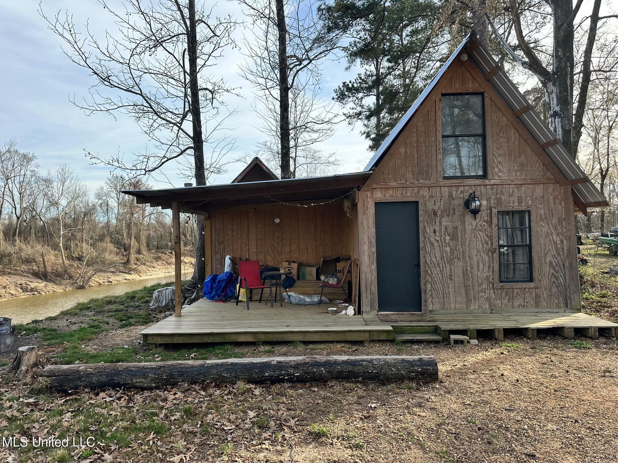 1614 N Old Highway 27 Property Photo 1