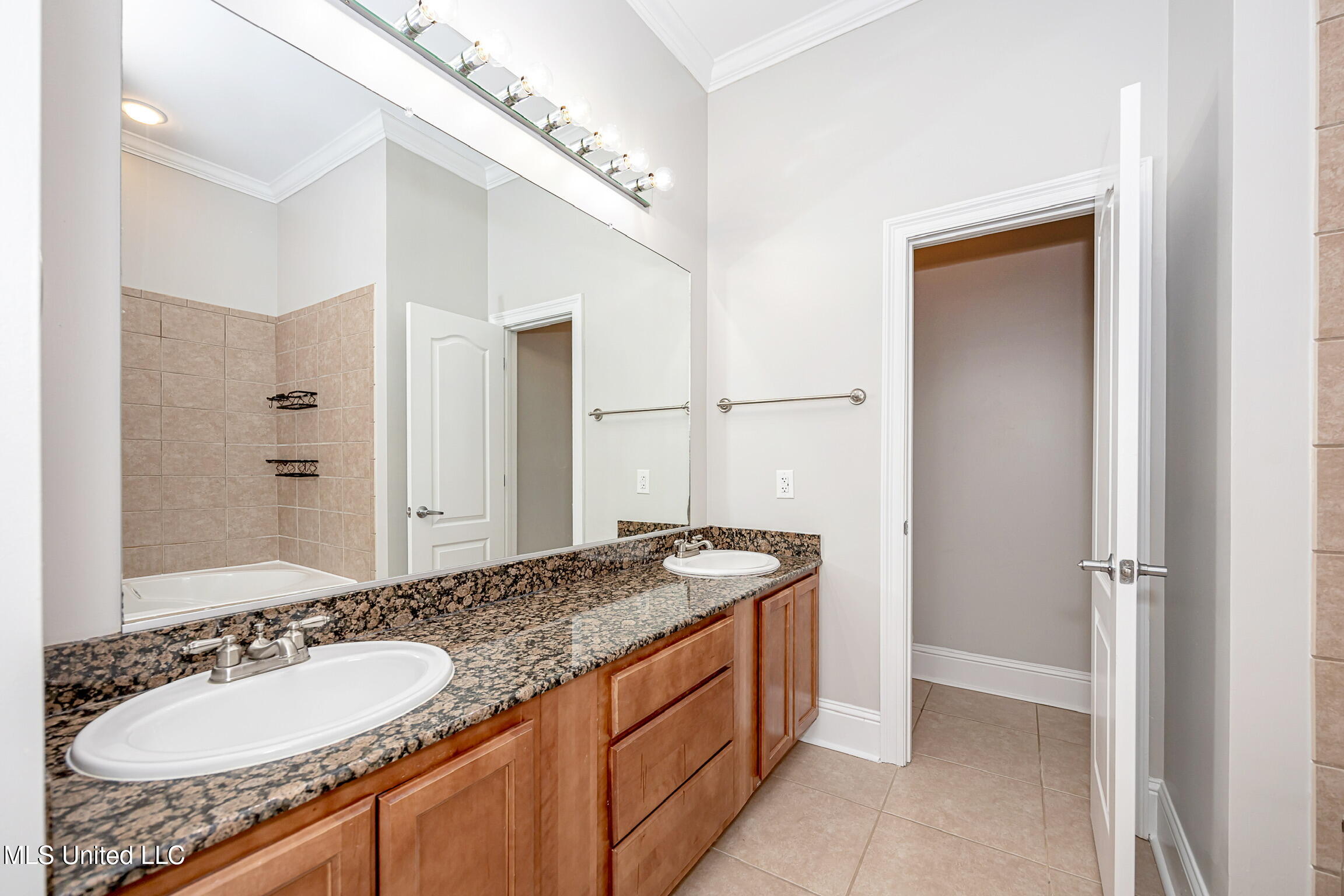 212 Property Photo 25