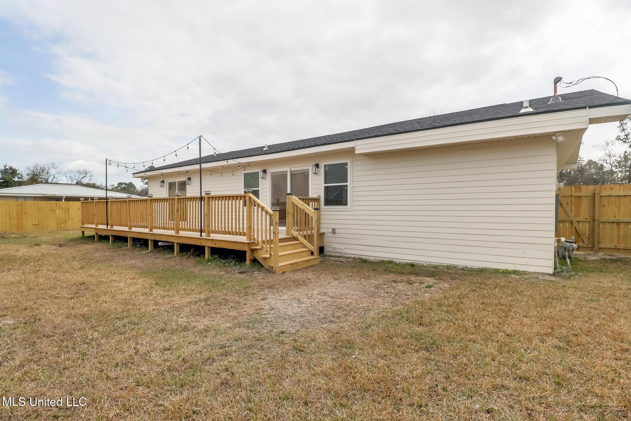 555 Saint John Street Property Photo 21