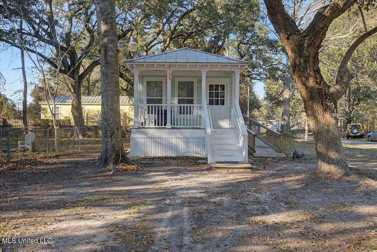 8708 Birch Avenue Property Photo 1