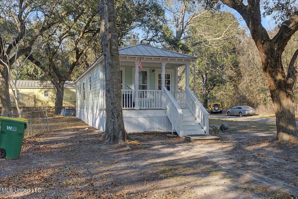 8708 Birch Avenue Property Photo 2