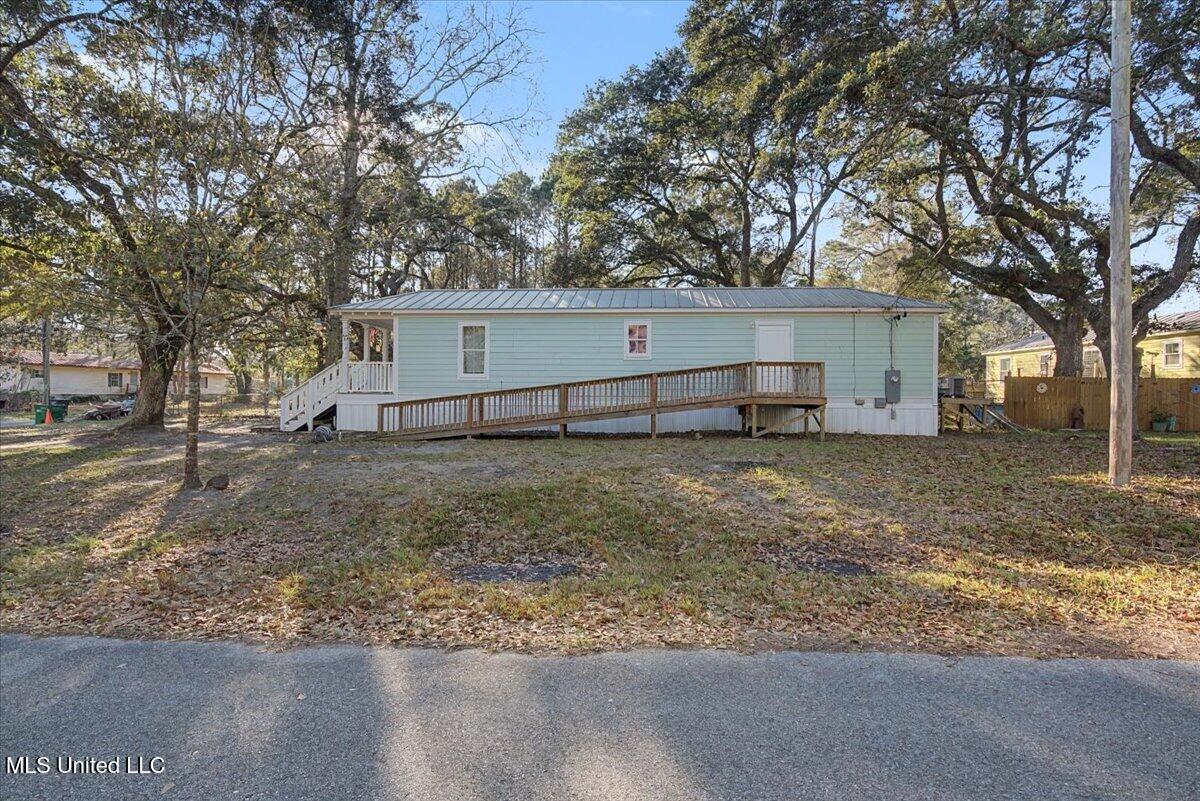 8708 Birch Avenue Property Photo 5