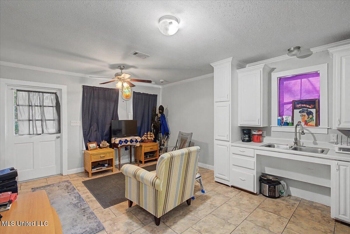 8708 Birch Avenue Property Photo 10