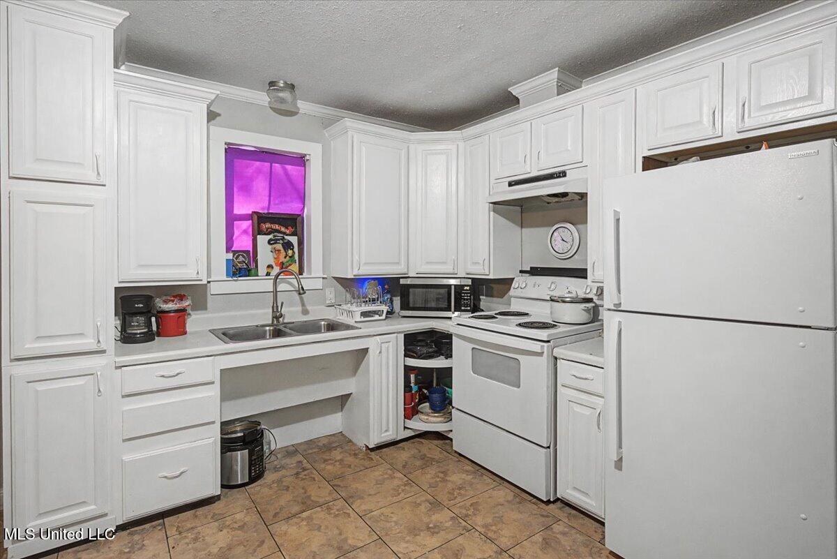 8708 Birch Avenue Property Photo 11