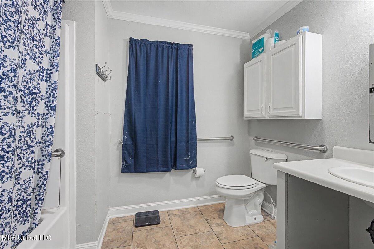 8708 Birch Avenue Property Photo 13