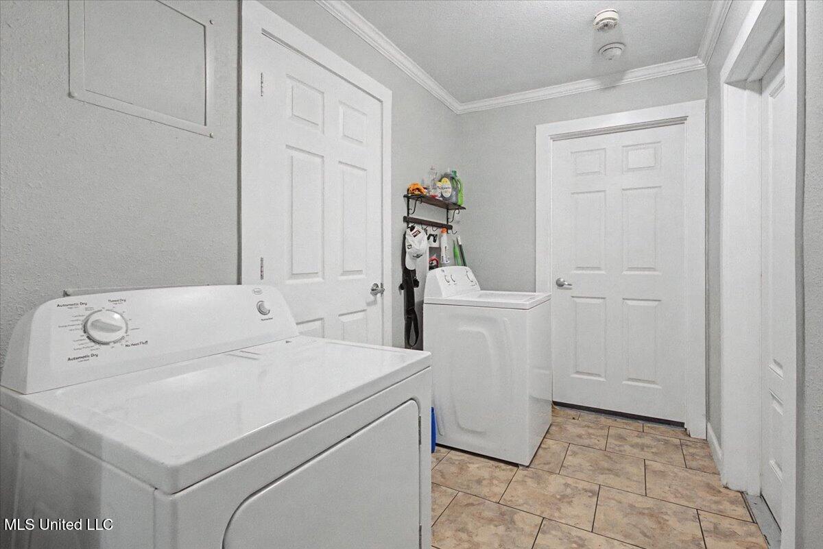 8708 Birch Avenue Property Photo 15