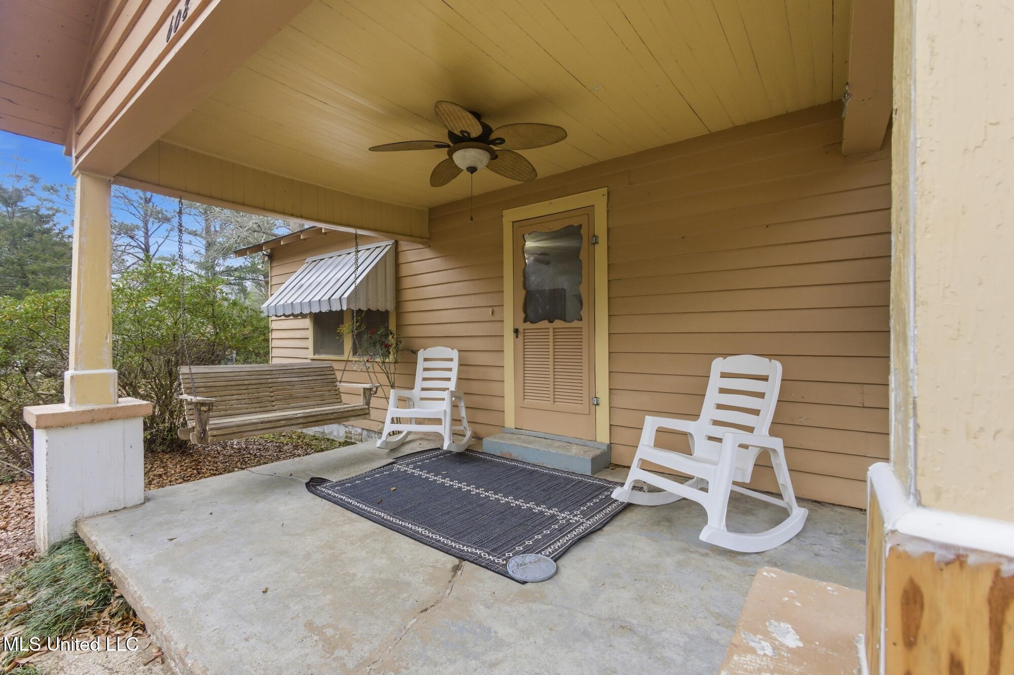 608 E Railroad Avenue Property Photo 3