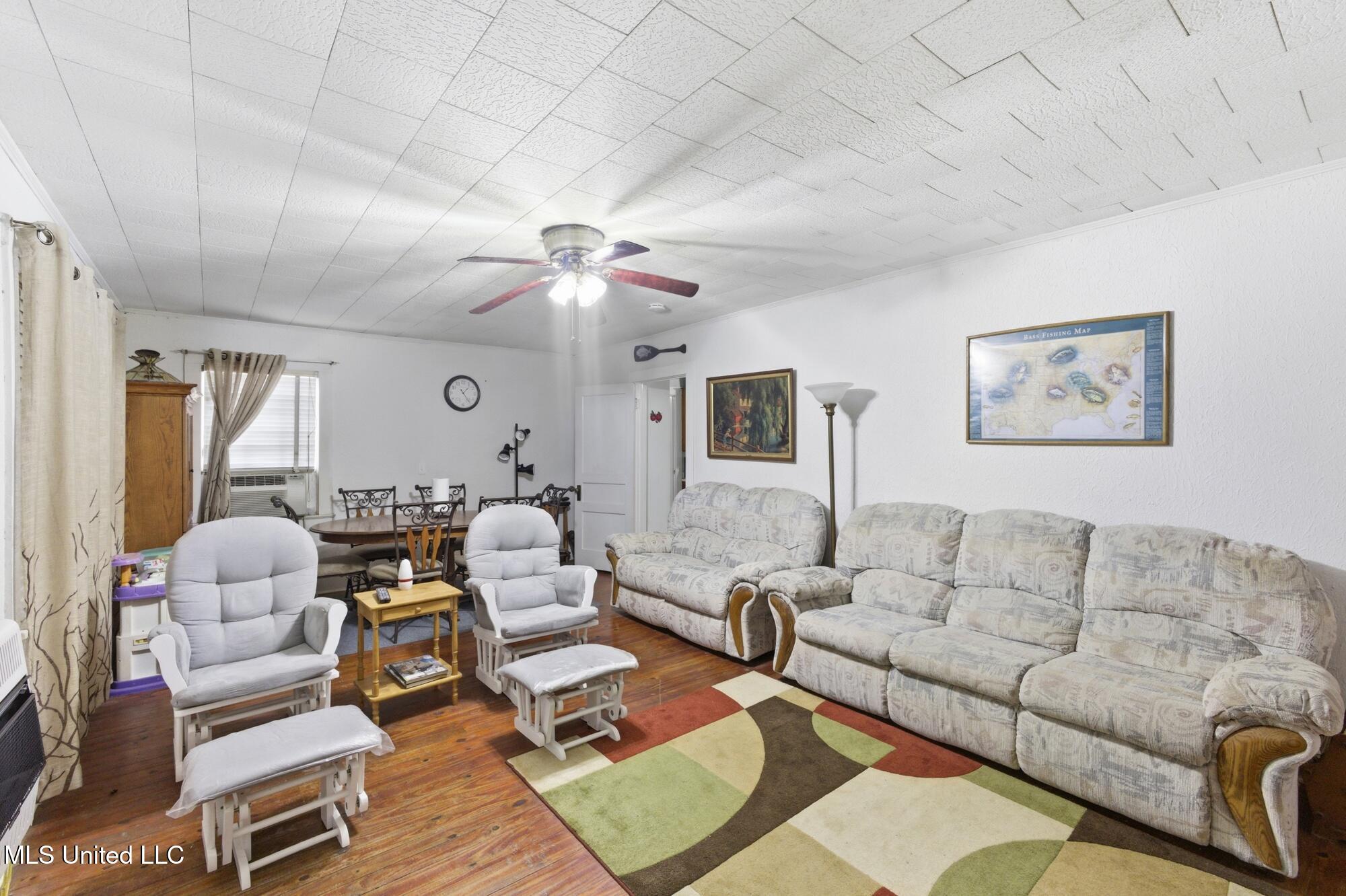 608 E Railroad Avenue Property Photo 4