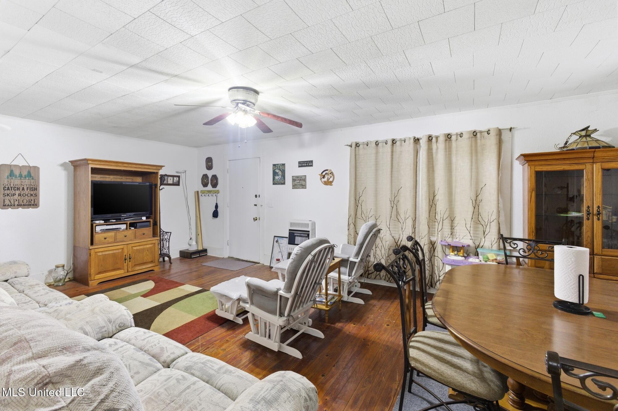 608 E Railroad Avenue Property Photo 5