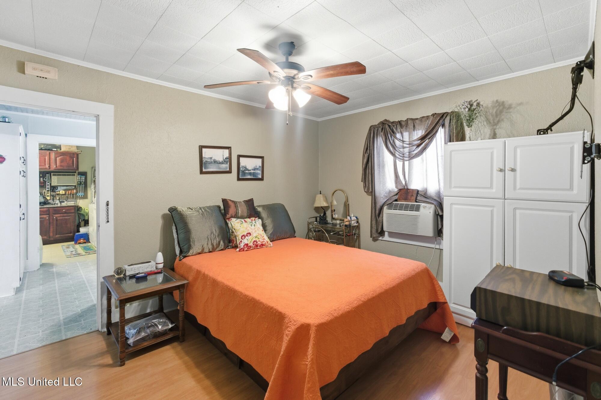 608 E Railroad Avenue Property Photo 9
