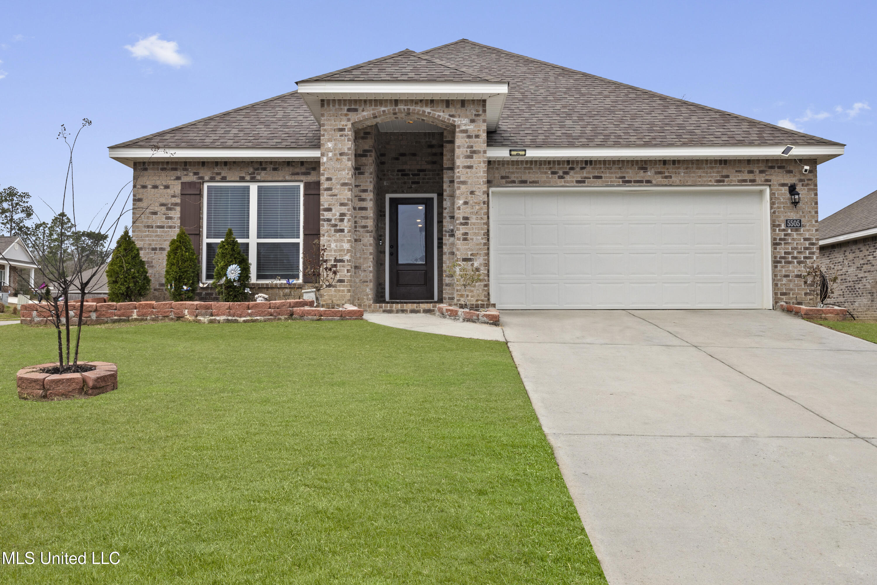 5505 Leeds Lane Property Photo 1