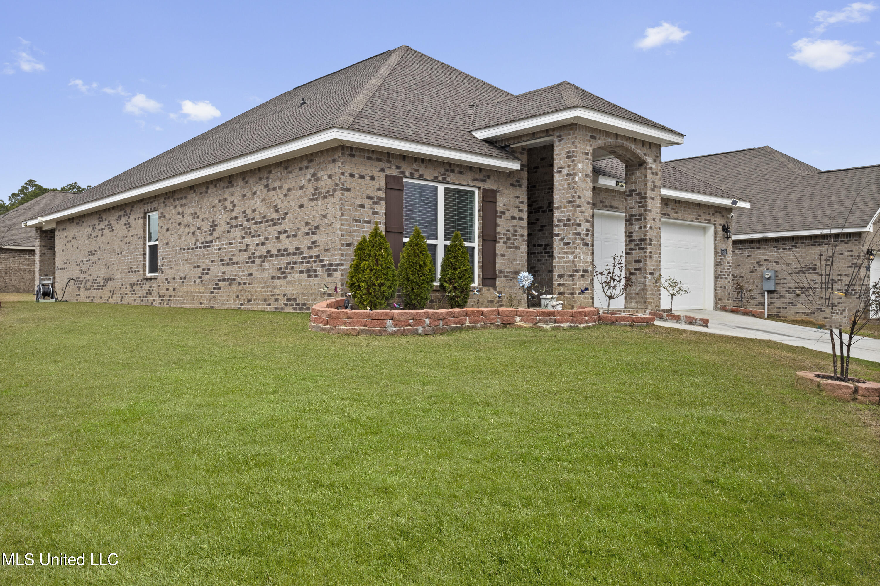 5505 Leeds Lane Property Photo 2