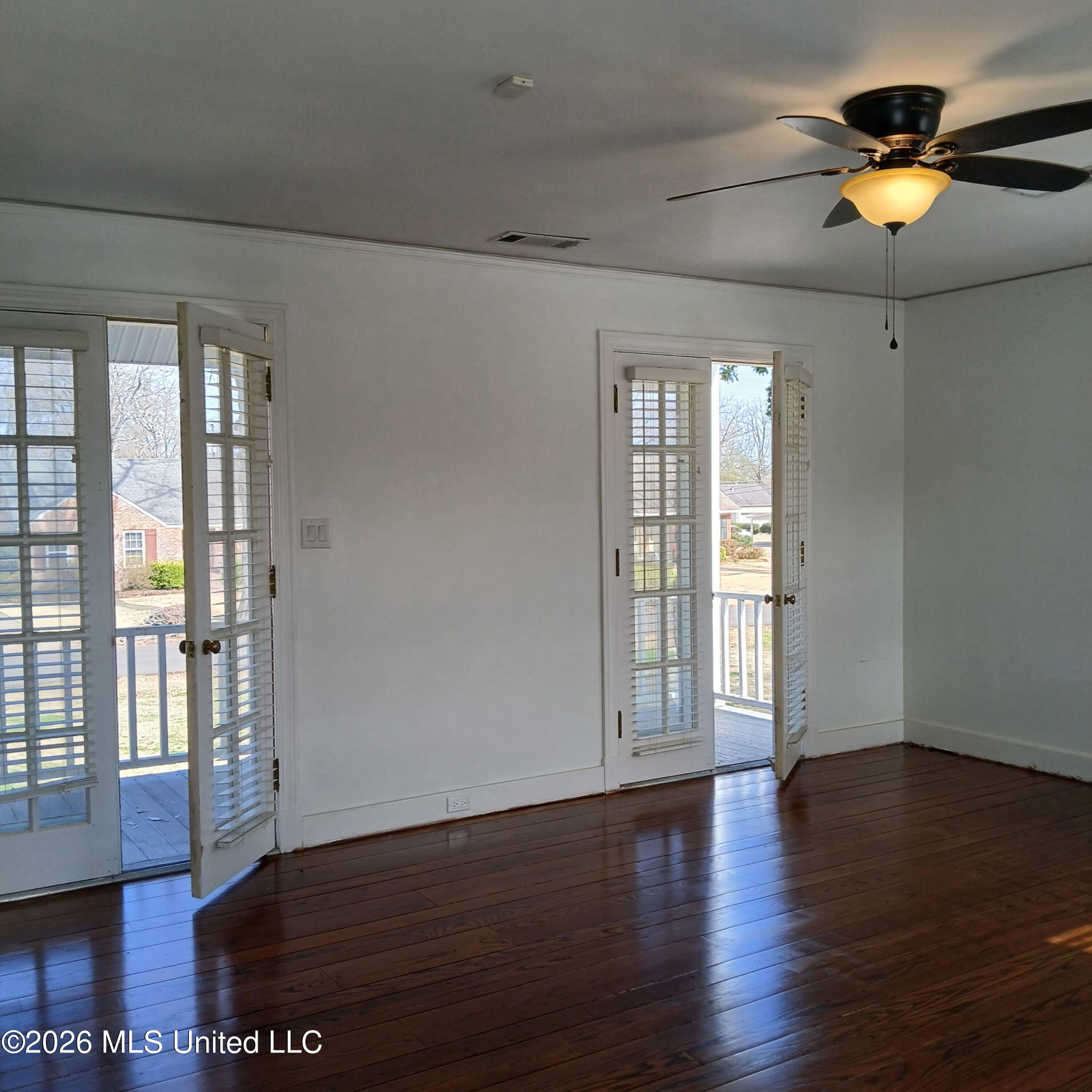 404 E Adams Avenue Property Photo 3
