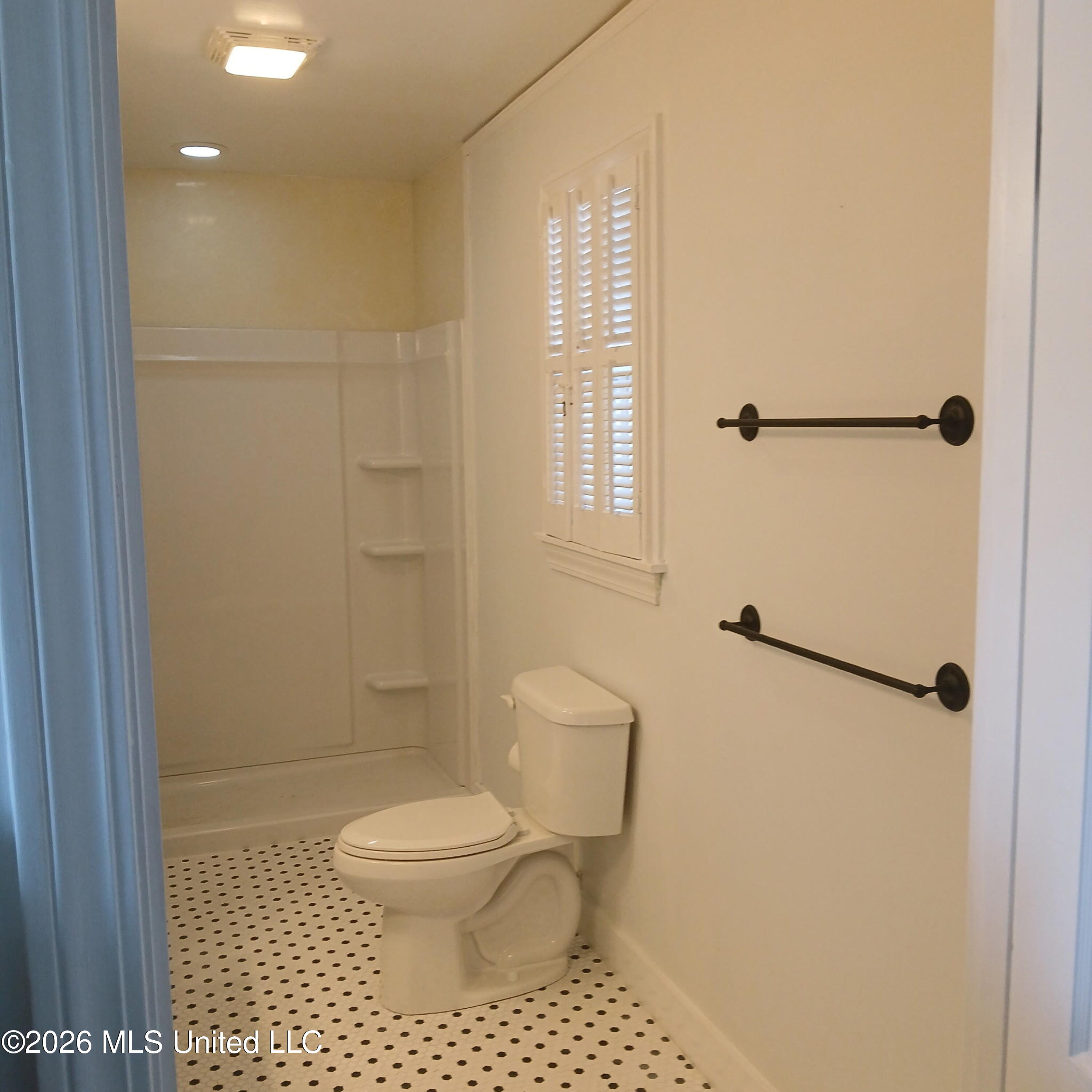 404 E Adams Avenue Property Photo 5