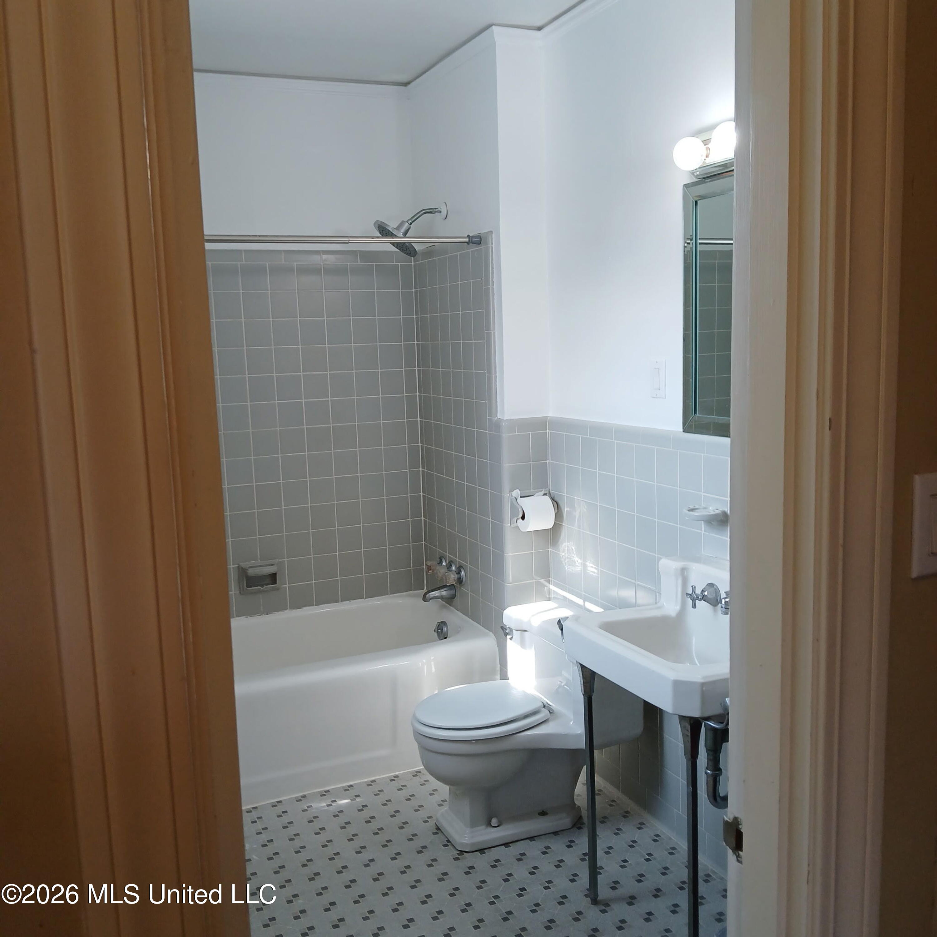 404 E Adams Avenue Property Photo 17