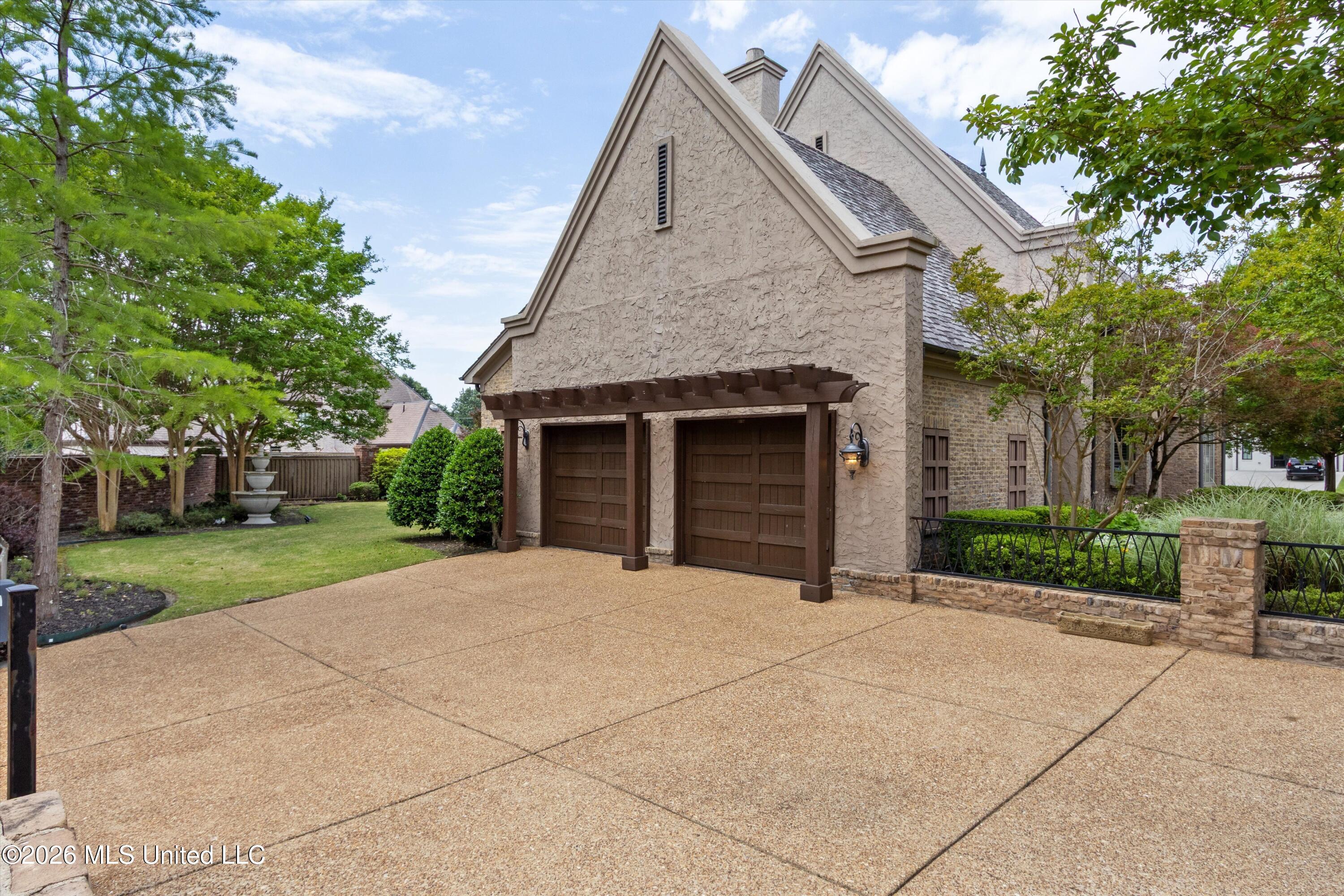4891 N Fleur De Lis Property Photo 3