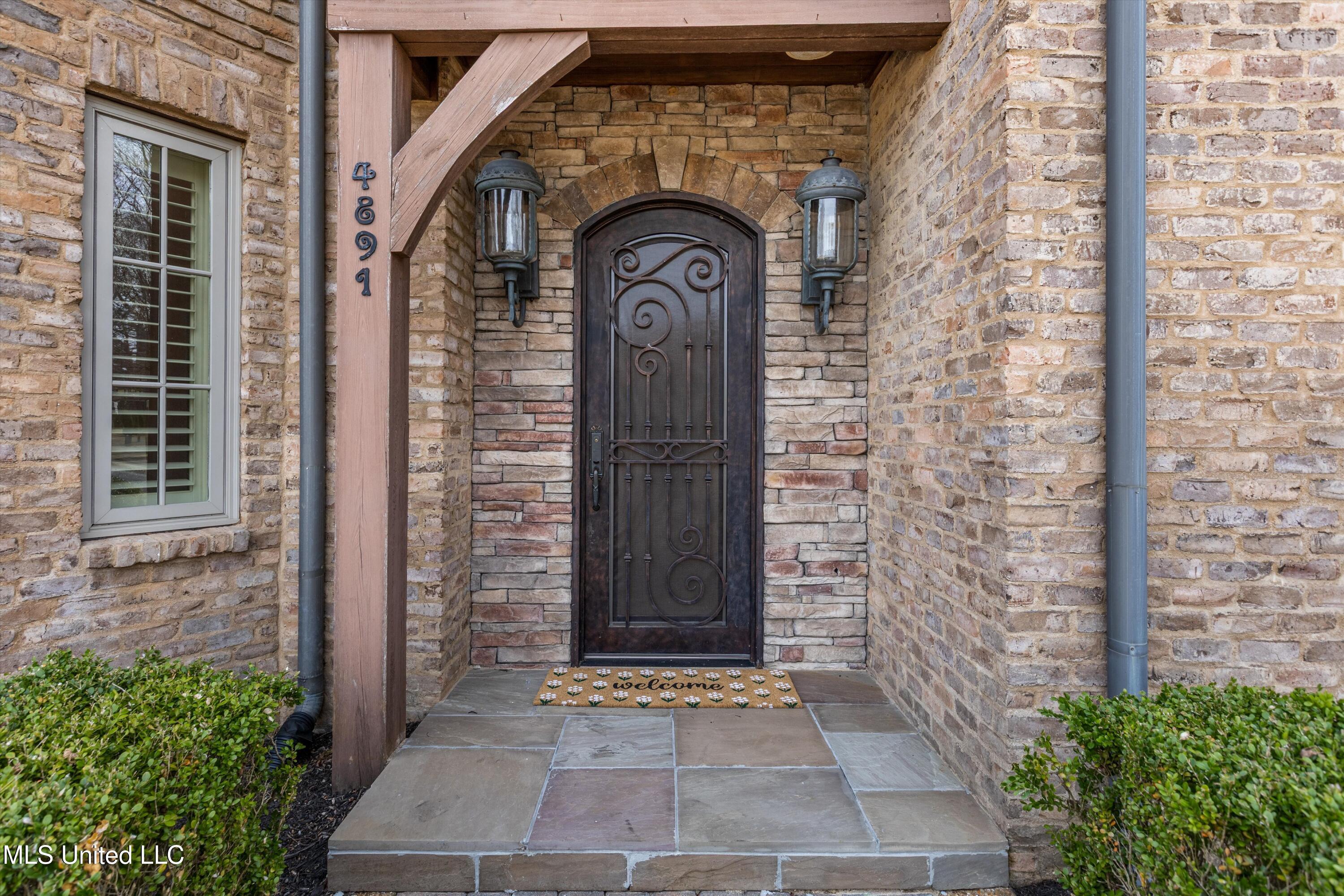 4891 N Fleur De Lis Property Photo 5