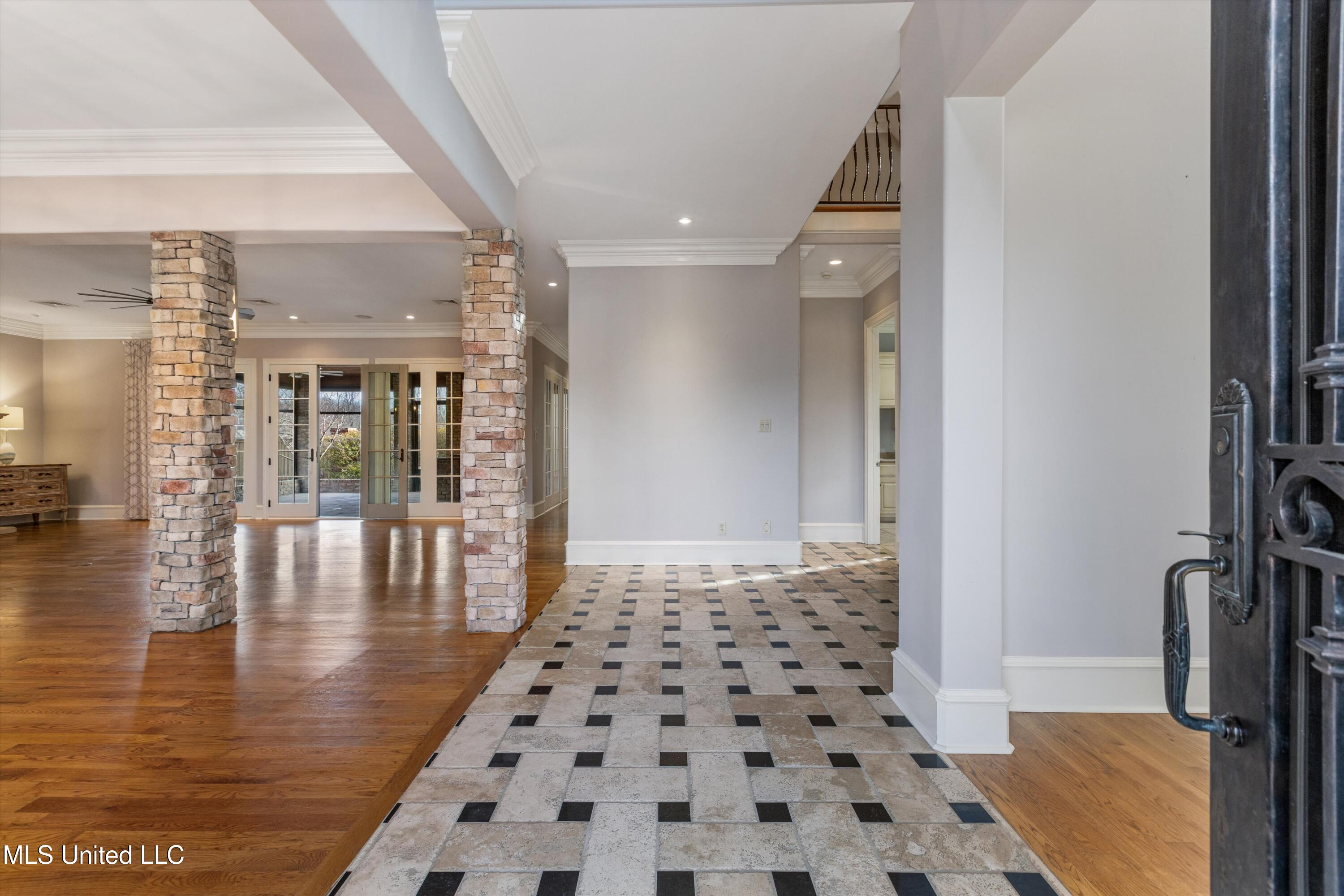 4891 N Fleur De Lis Property Photo 6