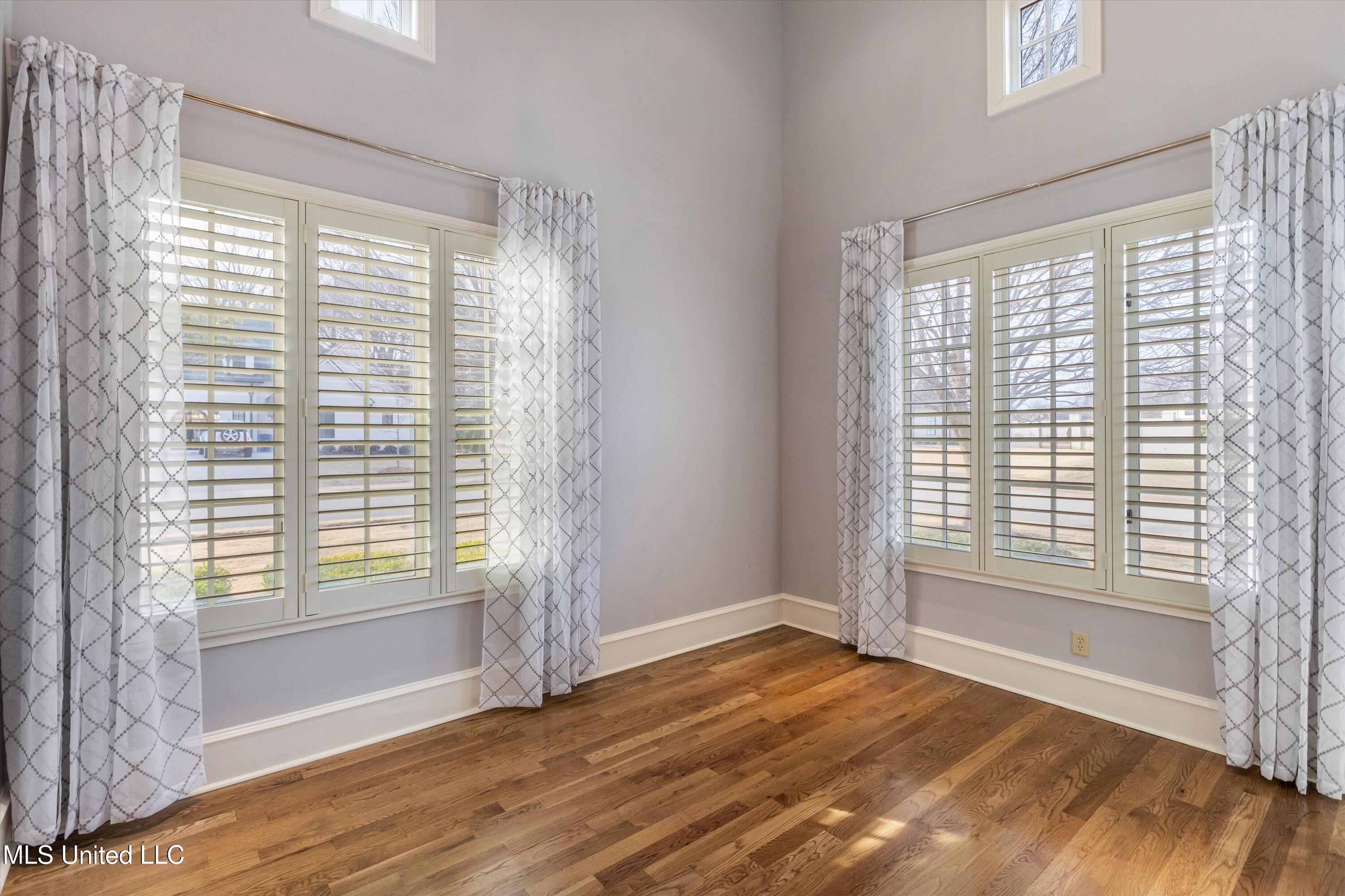 4891 N Fleur De Lis Property Photo 8