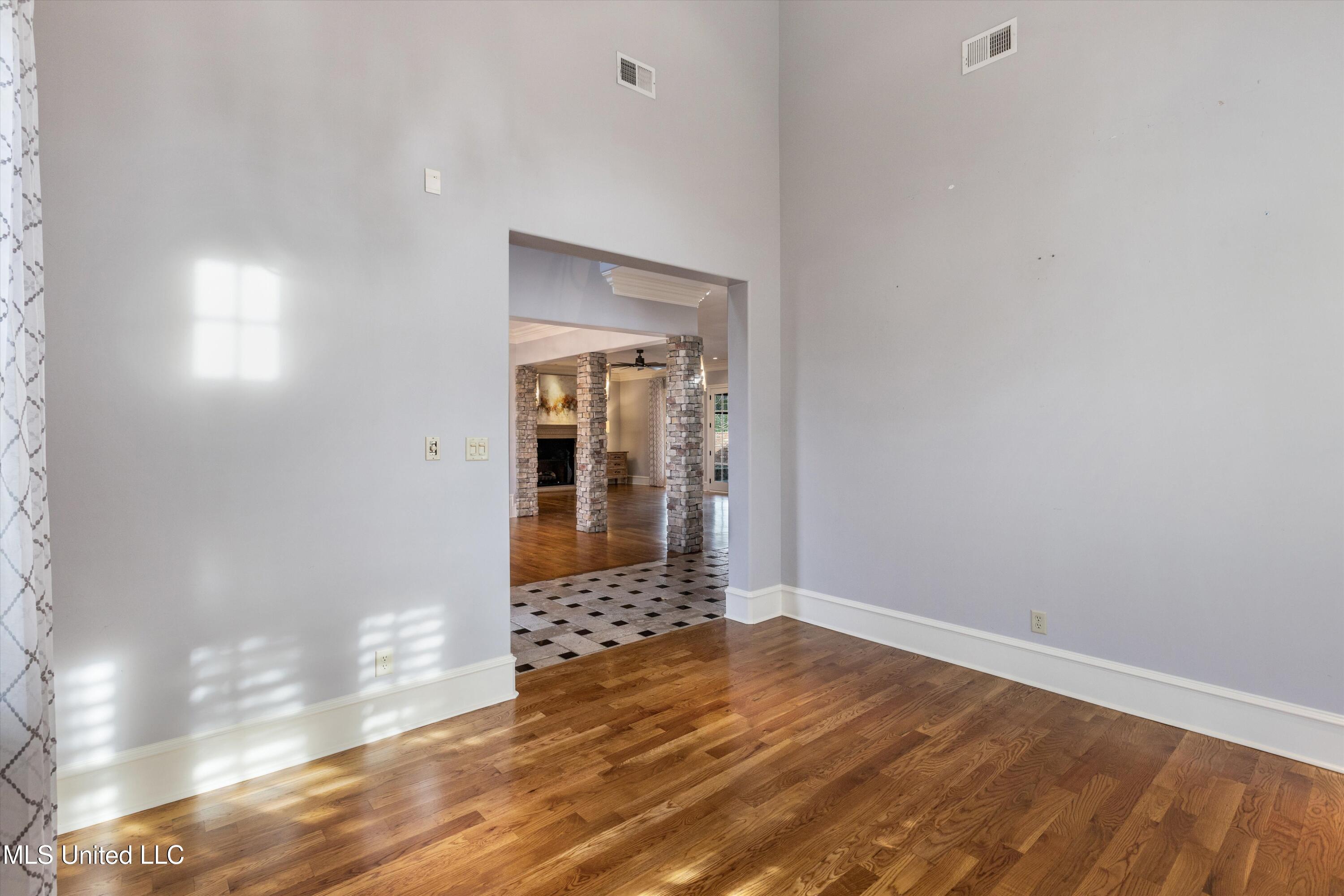 4891 N Fleur De Lis Property Photo 9