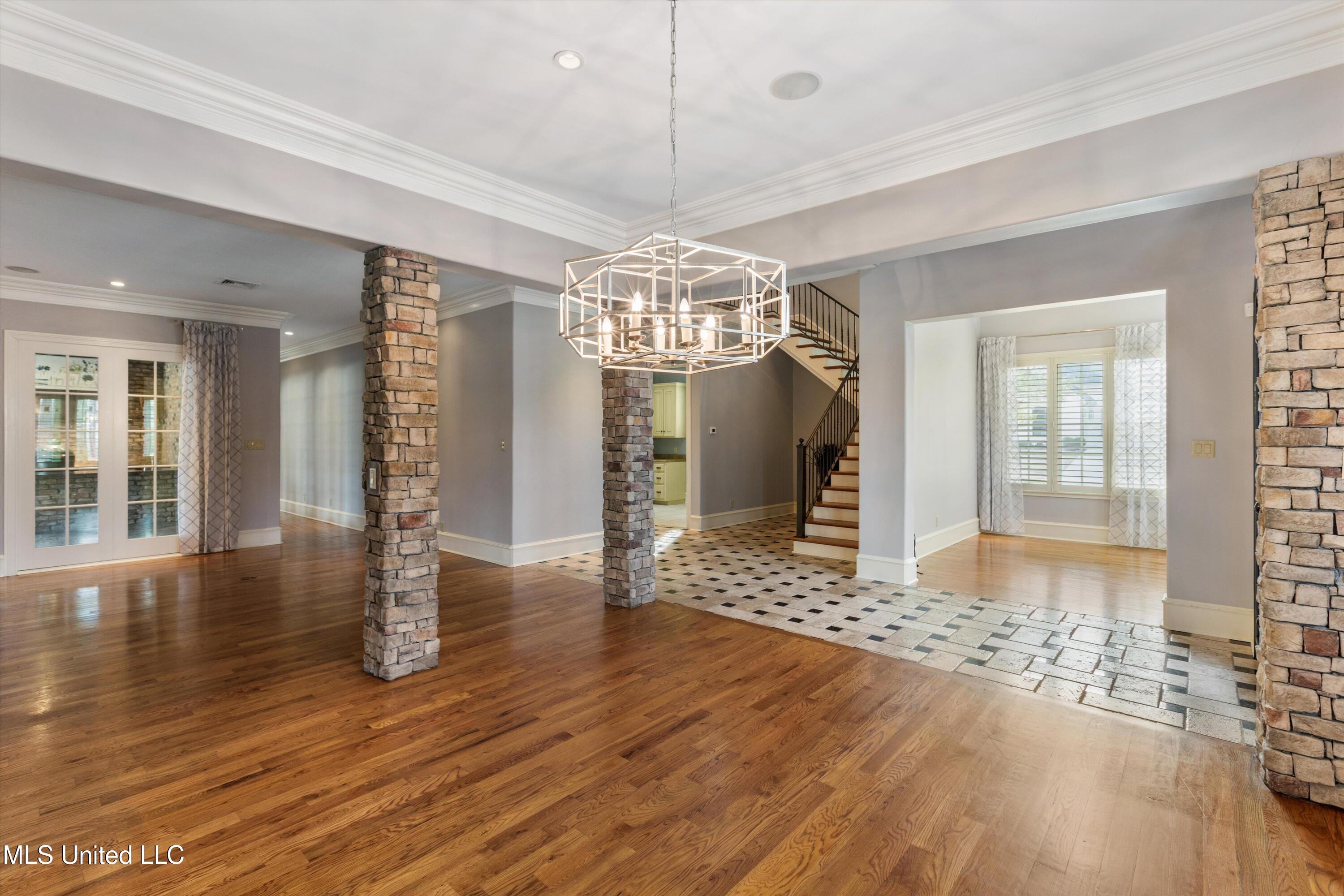 4891 N Fleur De Lis Property Photo 11